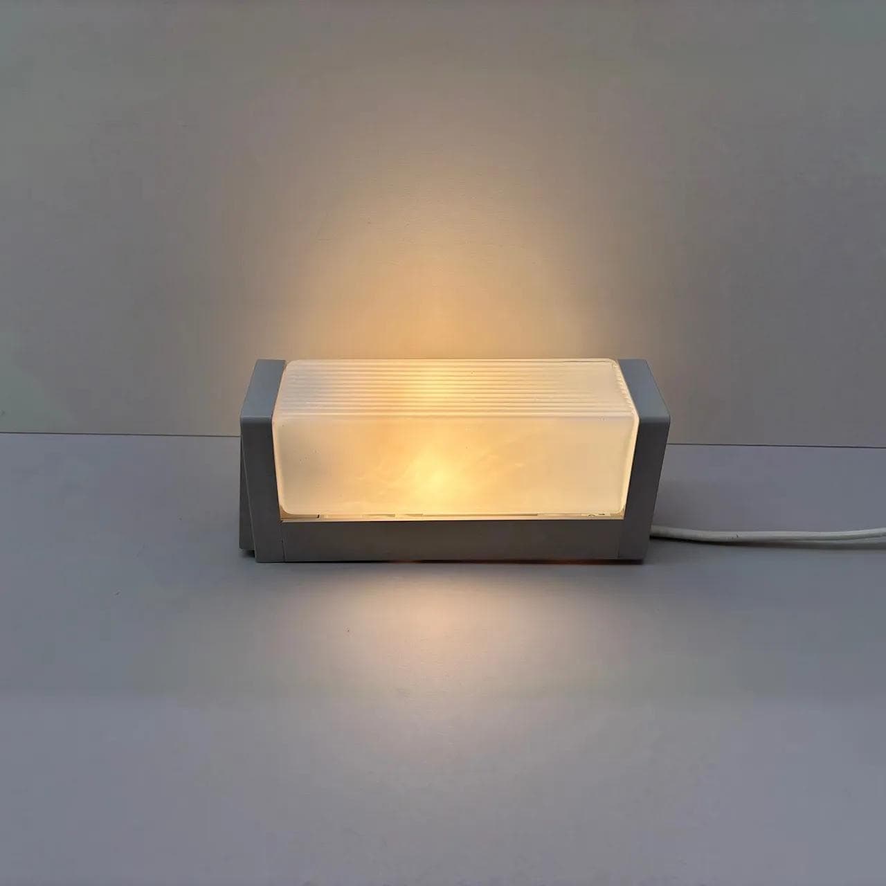 Szary, bakelitowy kinkiet, ERCO Leuchten, Niemcy, lata 80. - 22754