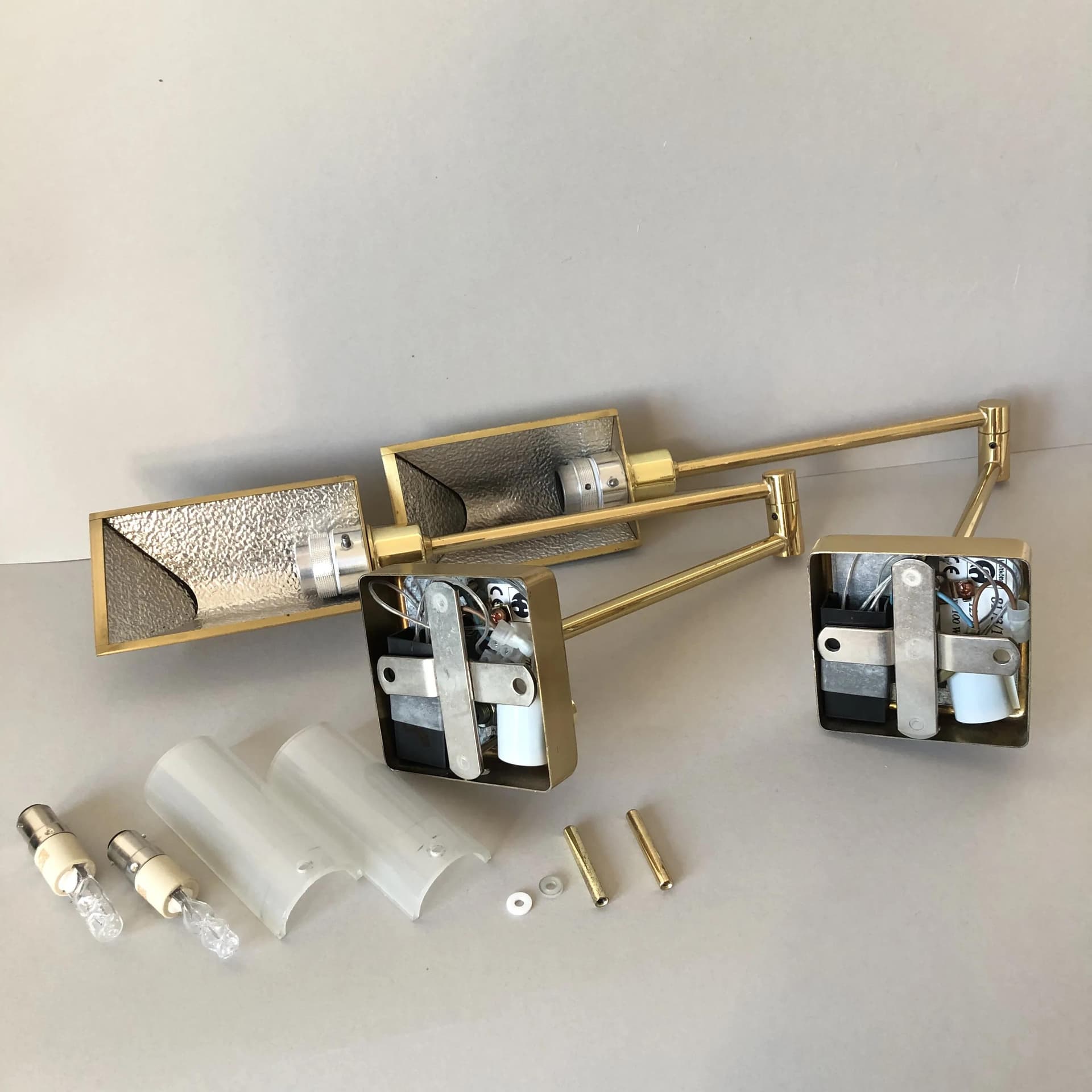 Mosiężna, modernistyczna para kinkietów, Holtkötter, Niemcy, lata 70. - 22745