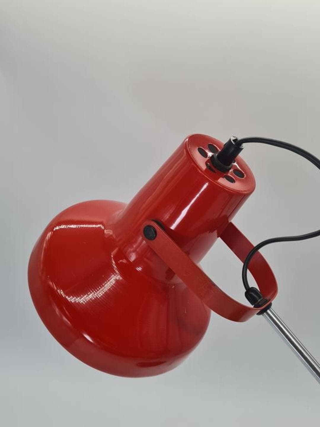 Lampa biurkowa 661, czerwony metal, chrom, NRD, lata 70. - 309713