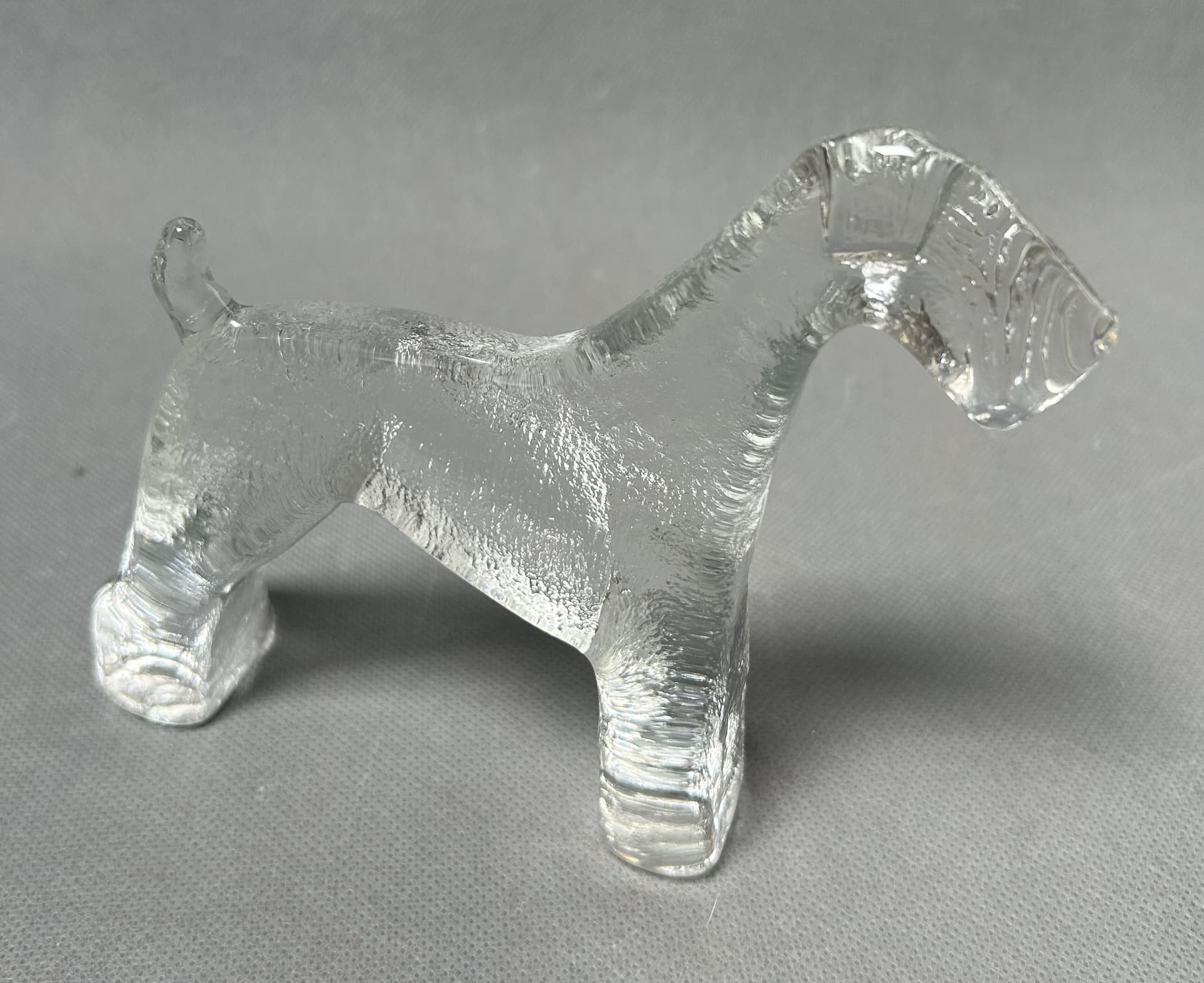 Figurine Dog Kennel, transparent glass, by B. Vallien, Kosta Boda, Sweden, 1970s. - 310569