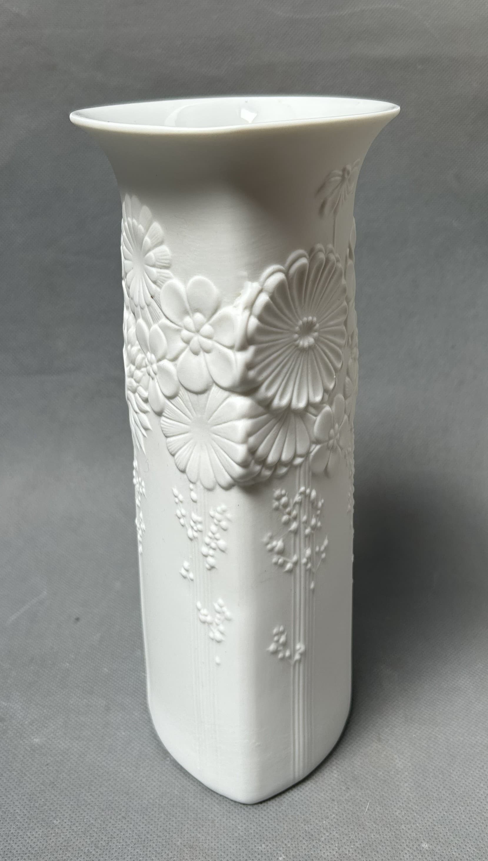 Vase, Kaiser, white bisque porcelain, Germany, 1960s. - 310579
