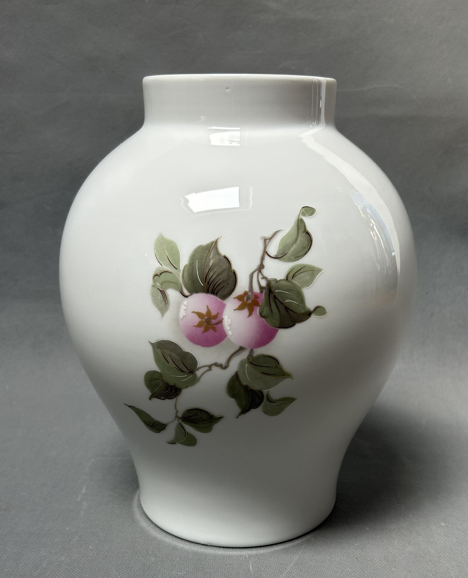 Vase, white porcelain, Kaiser, Germany, 1960s. - 310585