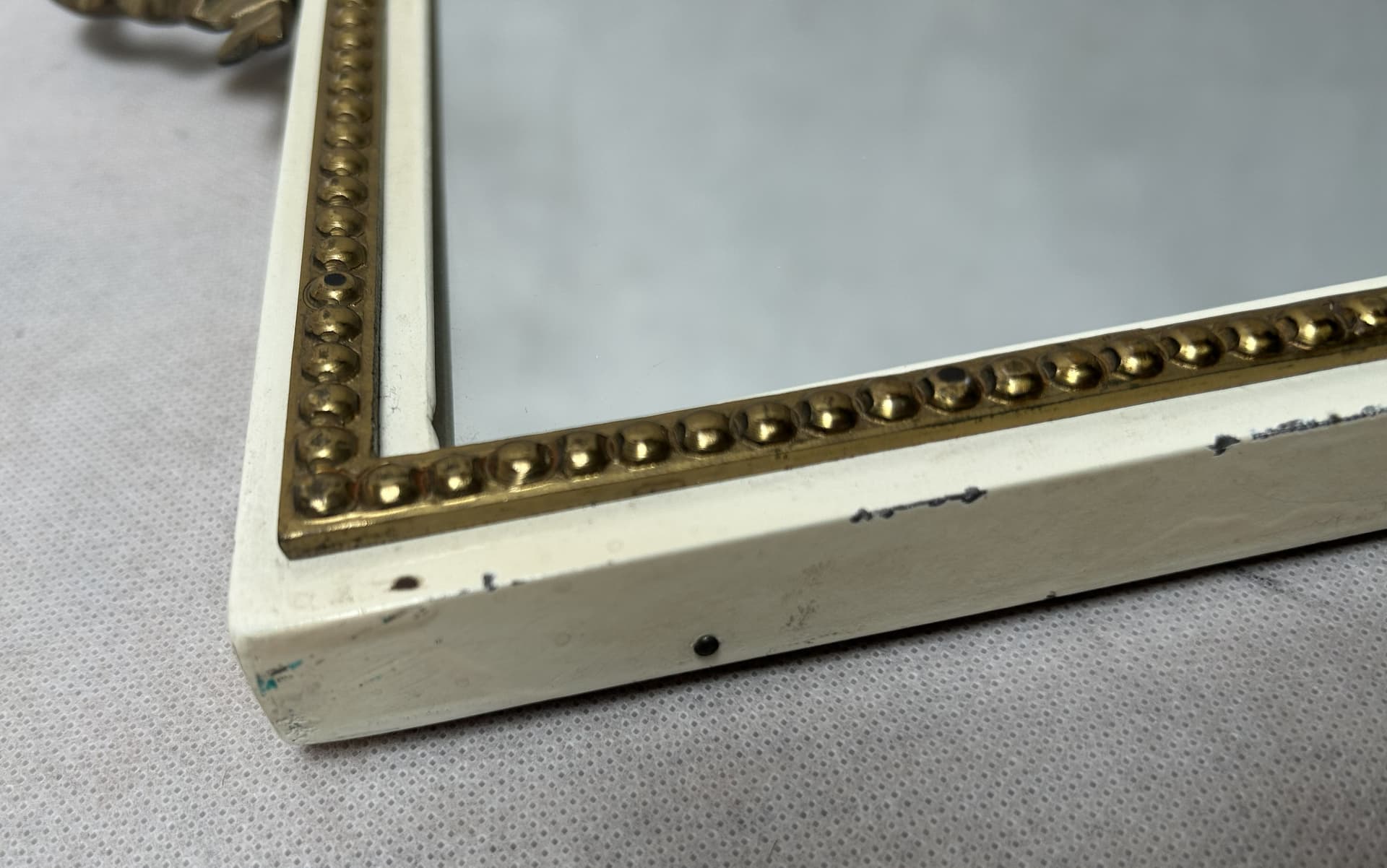 Rectangular mirror, beige metal, gold brass, 1970s. - 310592