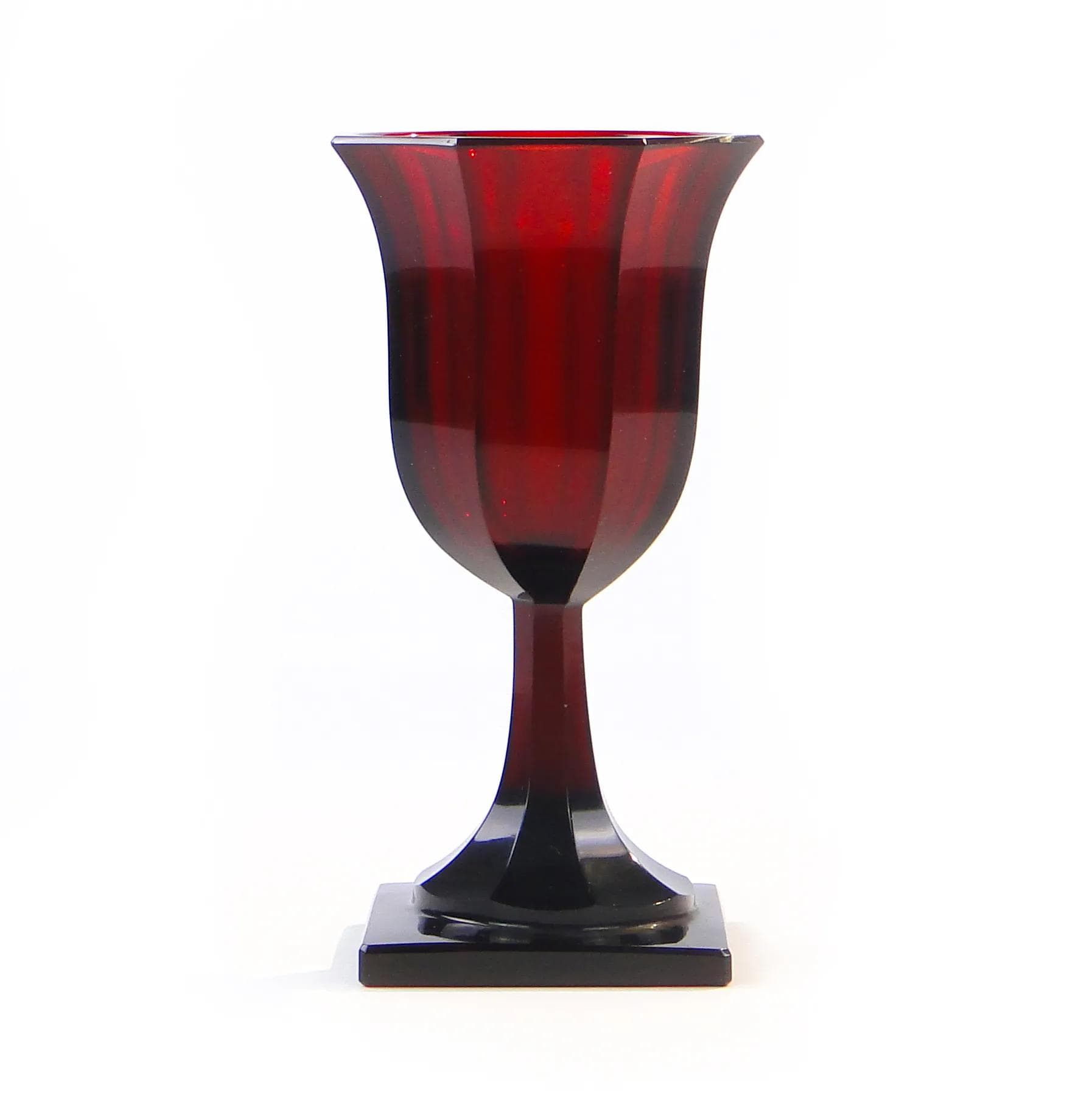 Wazon pucharowy, rubinowy, kryształ, Polska, lata 40. - 22897