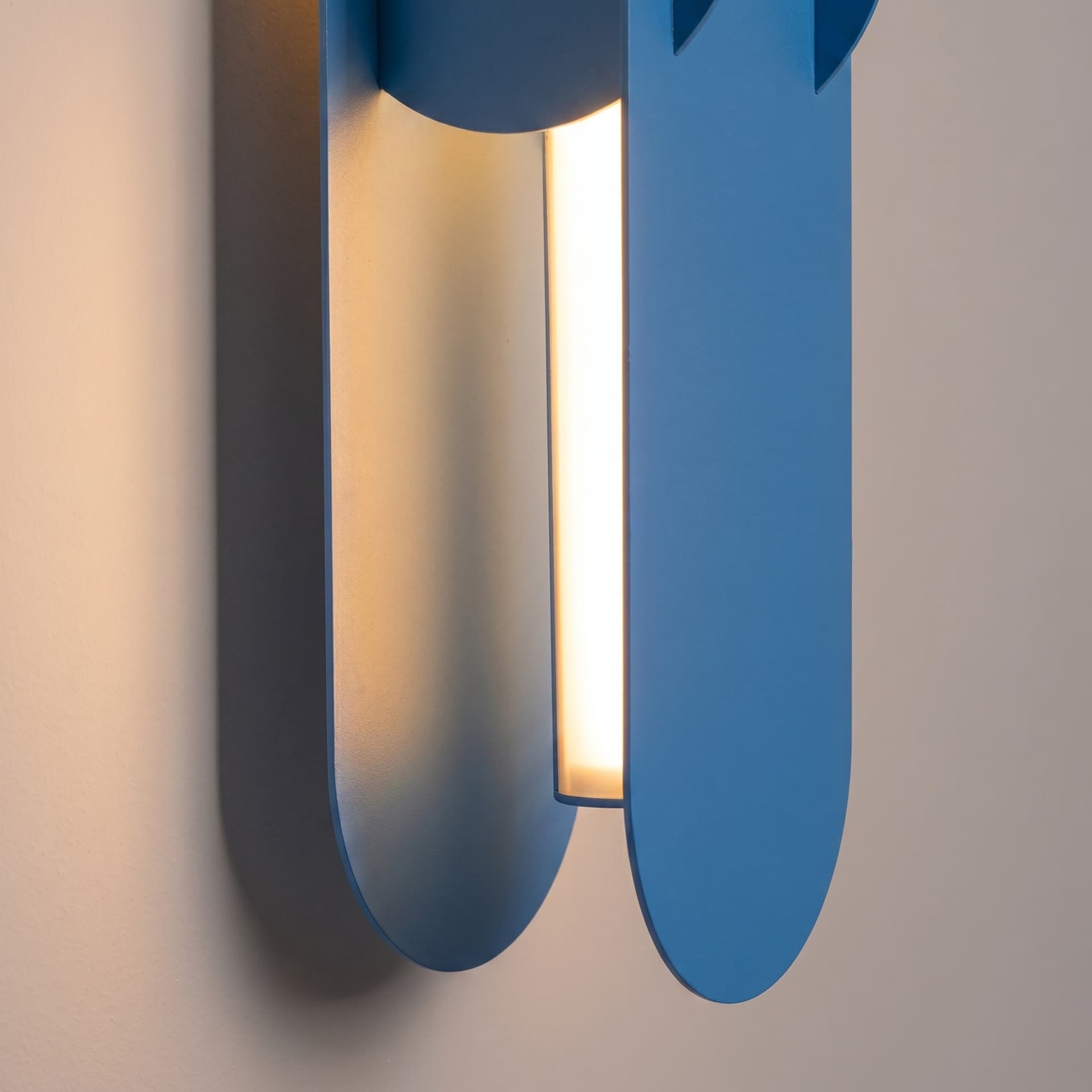Wall lamp CHAIN 91 cm, blue, Thoro - 310918