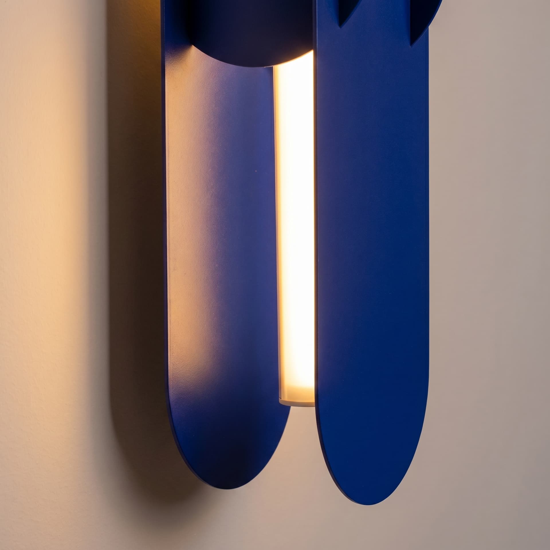 Wall lamp CHAIN 91 cm, ultramarine, Thoro - 310838