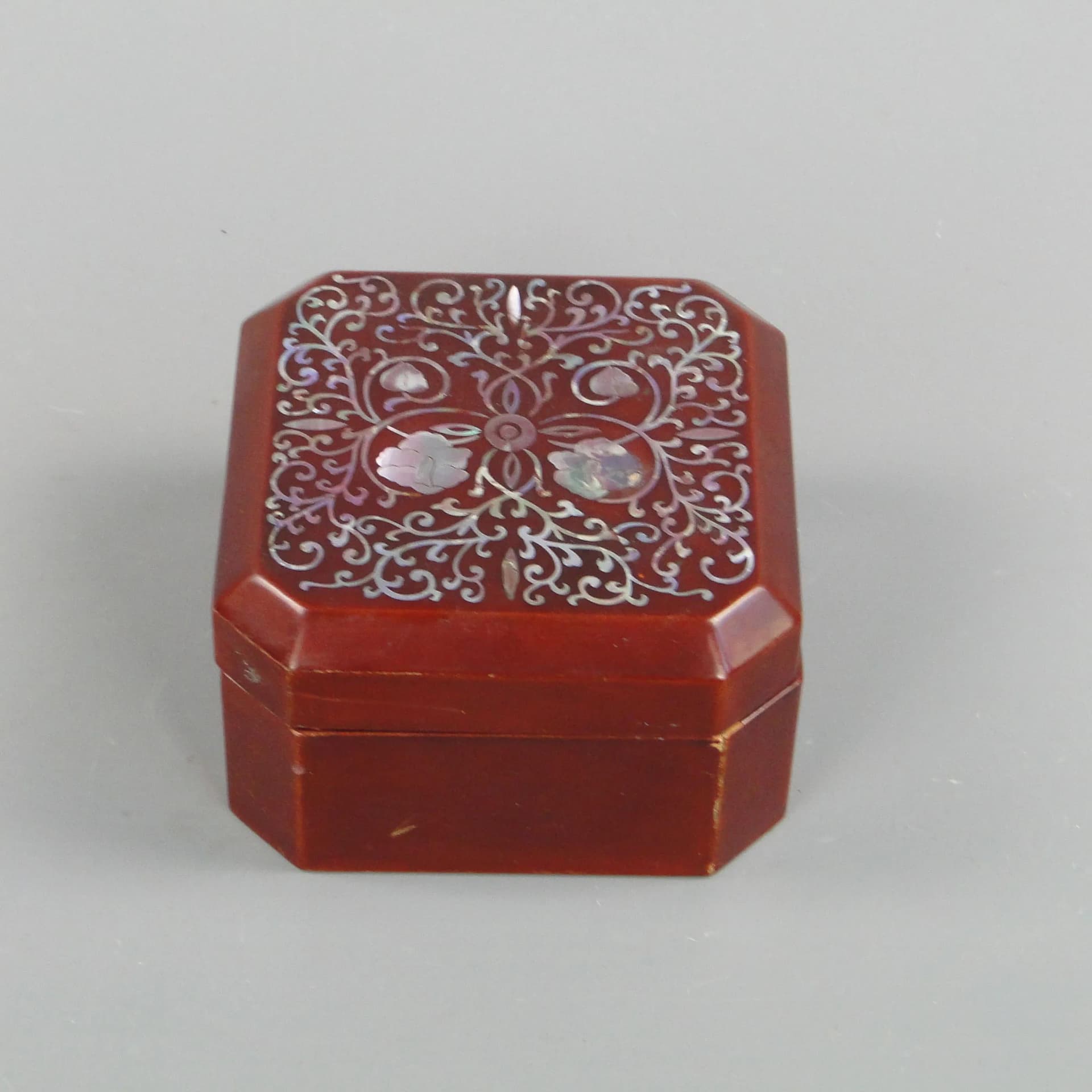 Pudełko orientalne, brązowy, drewno laka macica perłowa, Korea Północna, lata 80. - 22849