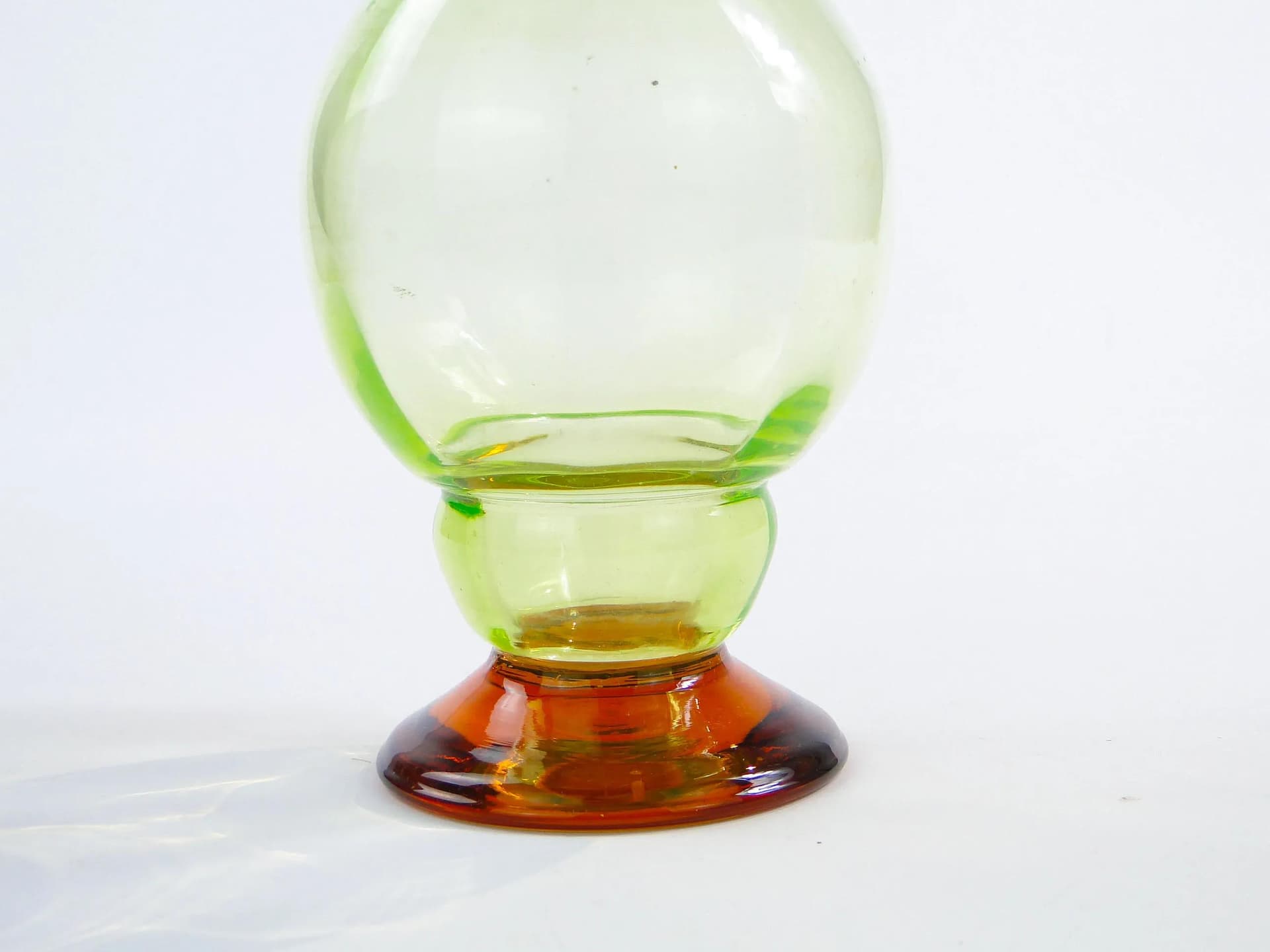 Karafka Art Deco, szkło uranowe jasnozielone, szkło pomarańczowe, Zawiercie, Polska, lata 30. - 23296