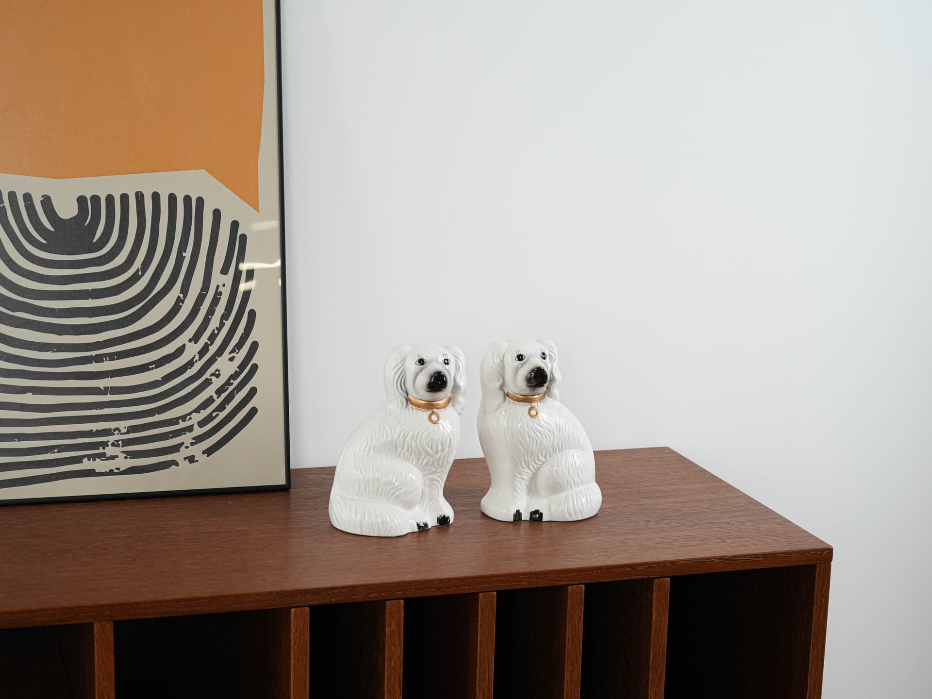 Pair of dog figurines, white ceramic, United Kingdom, 1970s. - 313387