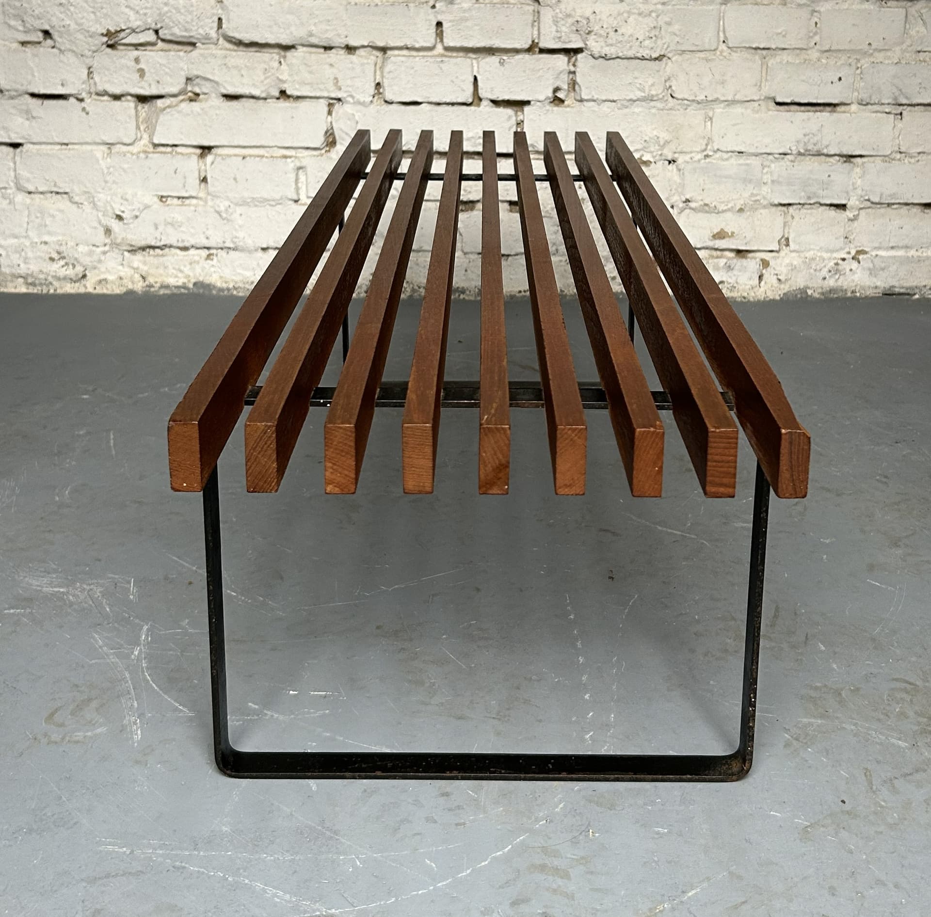 Ławka mid-century modern, teak brązowy, metal czarny, lata 60. - 313541