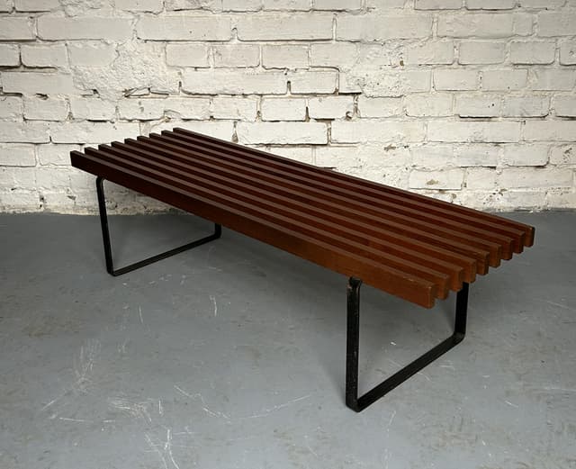 Ławka mid-century modern, teak brązowy, metal czarny, lata 60. - WYMIARY