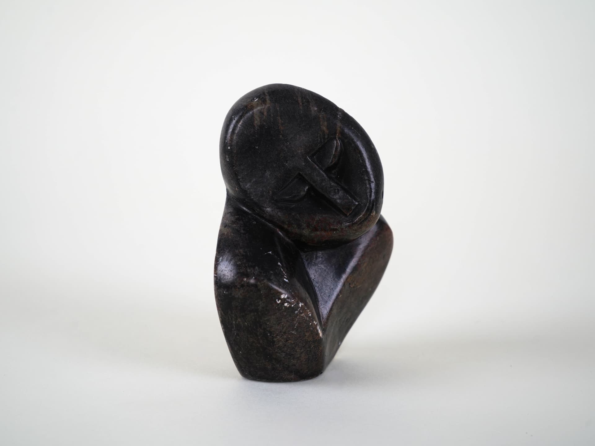 Abstract sculpture, graphite brown red stone, Denmark, 1980s. - 313988