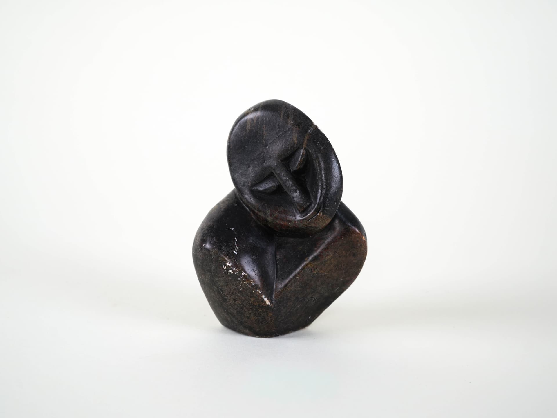 Abstract sculpture, graphite brown red stone, Denmark, 1980s. - 313987