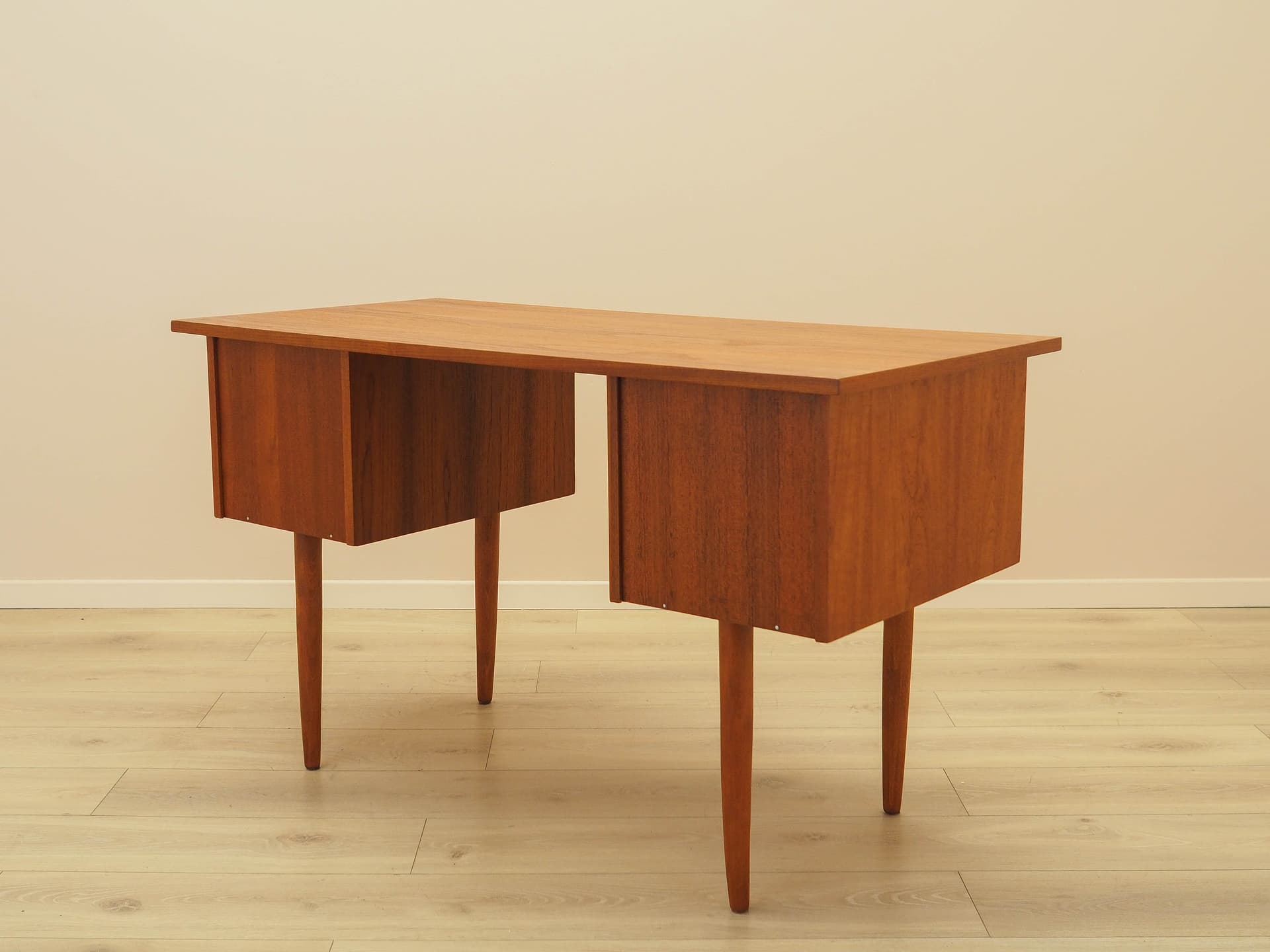 Desk, teak, Denmark, 1970s. - 314102
