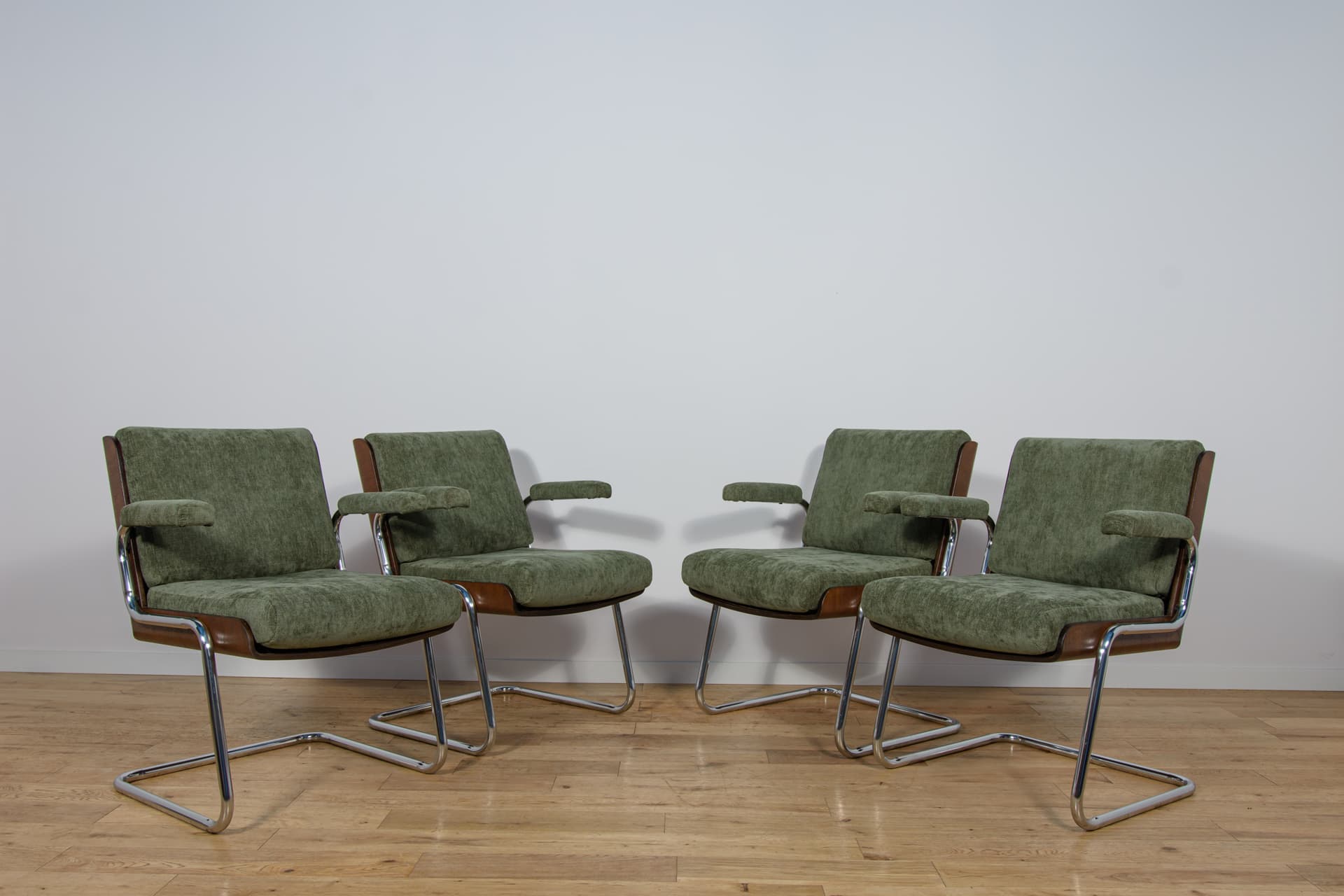 komplet czterech foteli, teak ciemnobrązowy, chrom srebrny, tkanina zielona, Gordon Russell, Wielka Brytania, lata 70. - 314264