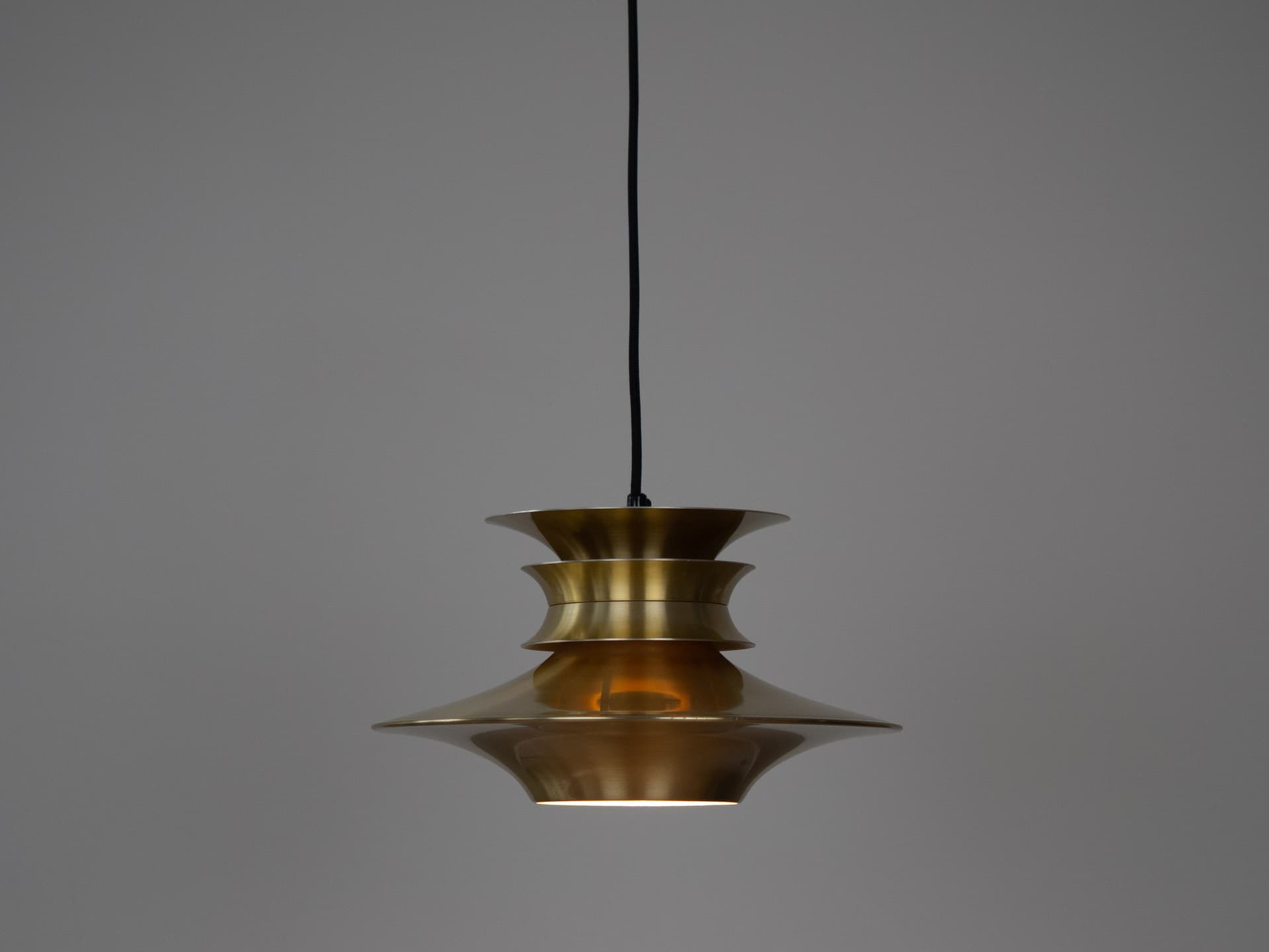 Lampa wisząca, złoty, aluminium, proj. B. Nordsted, Dania, lata 70. - 314659