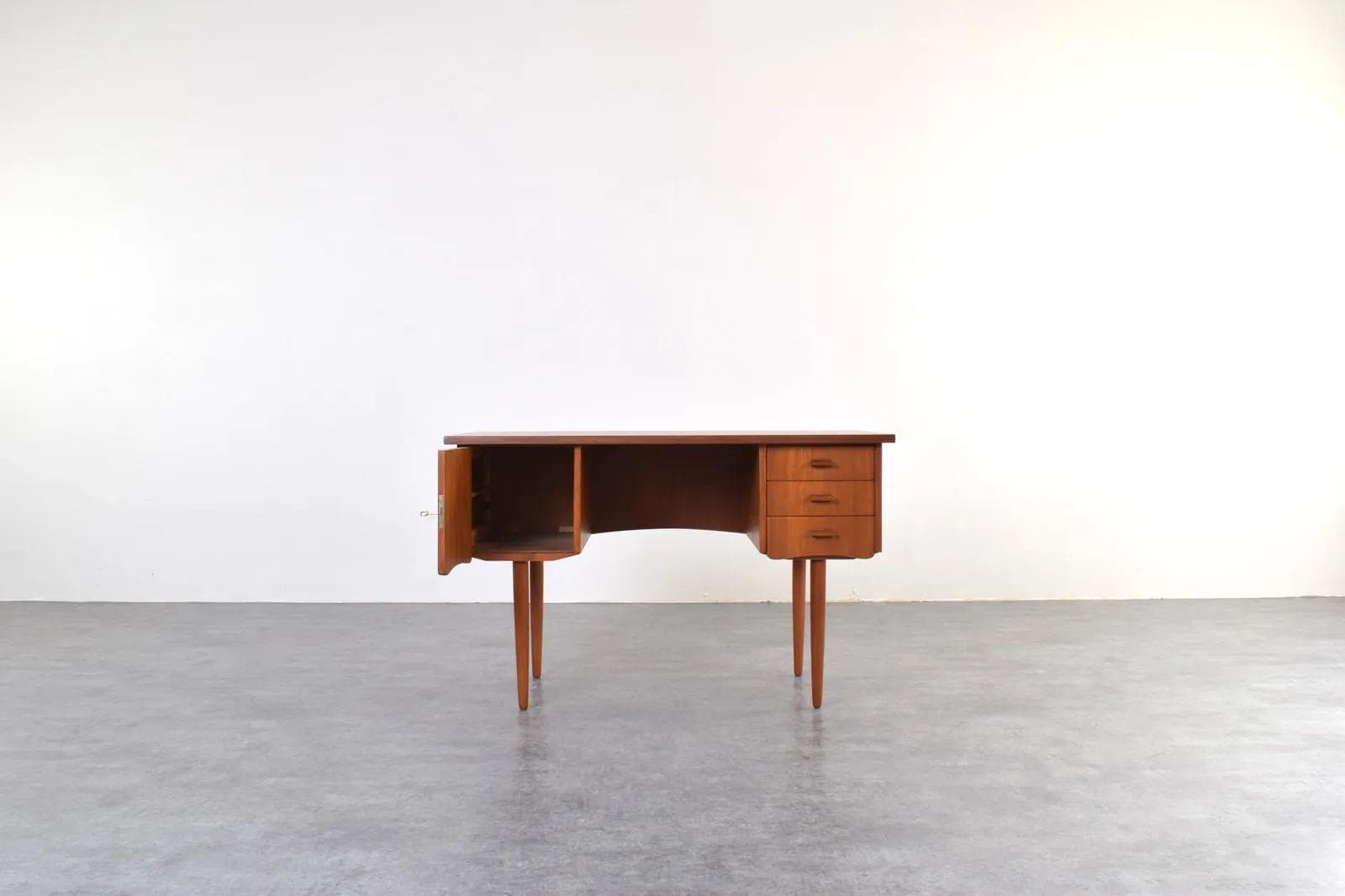 Desk, brown teak, Denmark, 1960s - 316299