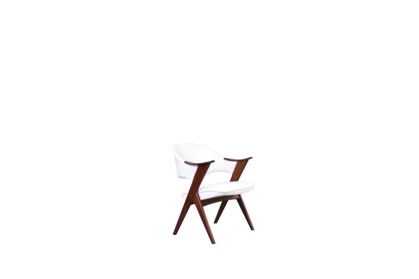 Fotel Blinken, boucle biała, teak brązowy, proj. S. Resell, Norwegia, lata 50.