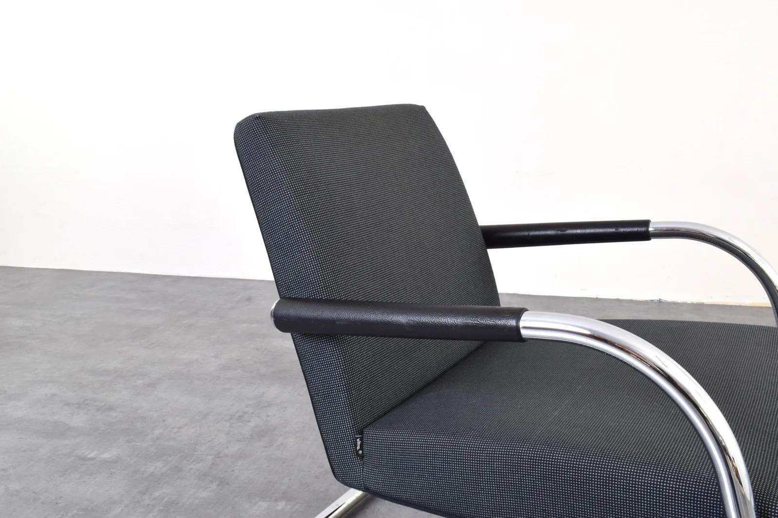 Para foteli Visalounge, szary, skóra czarna, chrom, proj. A. Citterio, Vitra, Szwajcaria - 316256