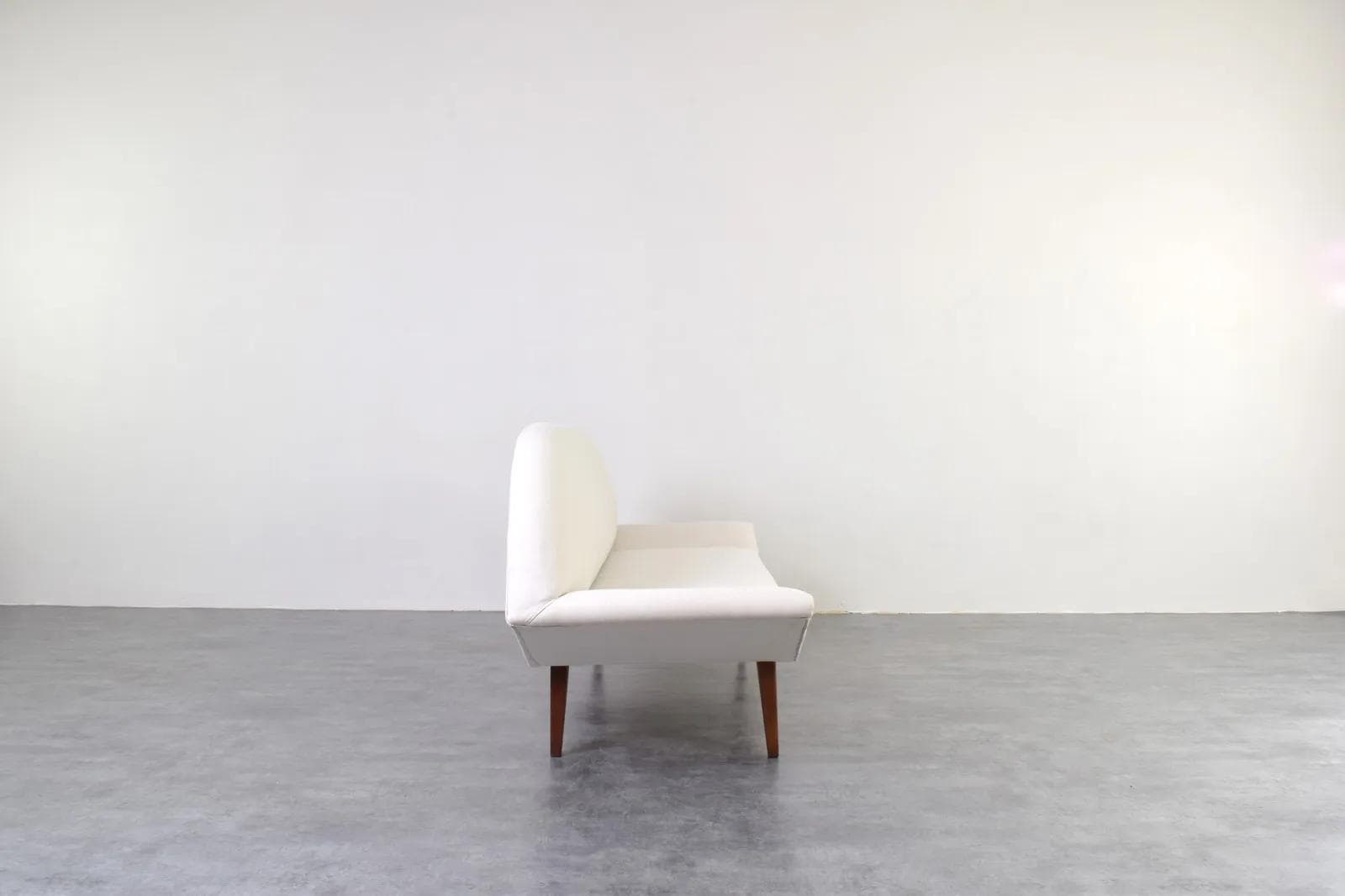 Sofa, beżowa tkanina, teak brązowy, Dania, lata 60. - 316121