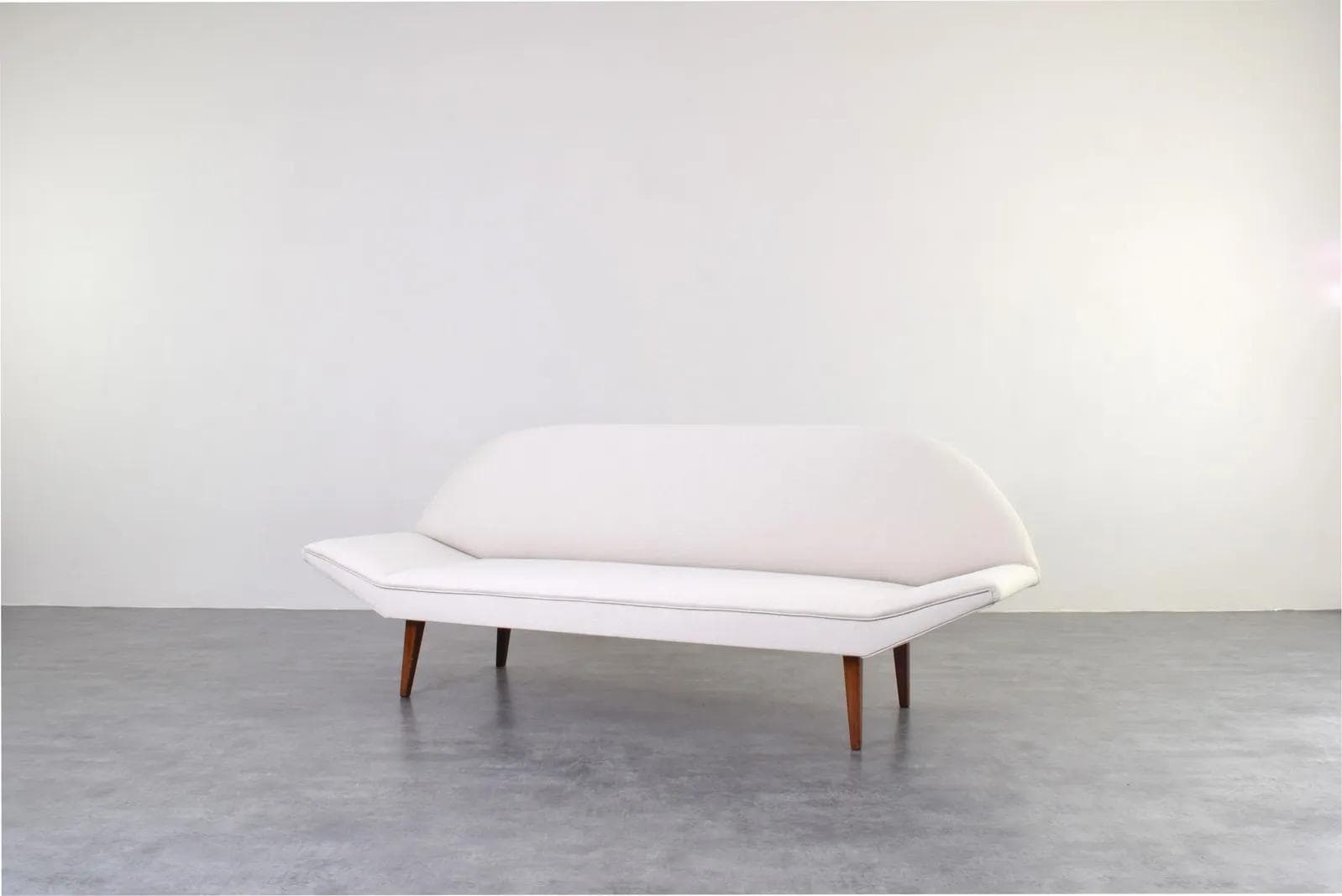 Sofa, beżowa tkanina, teak brązowy, Dania, lata 60. - 316126