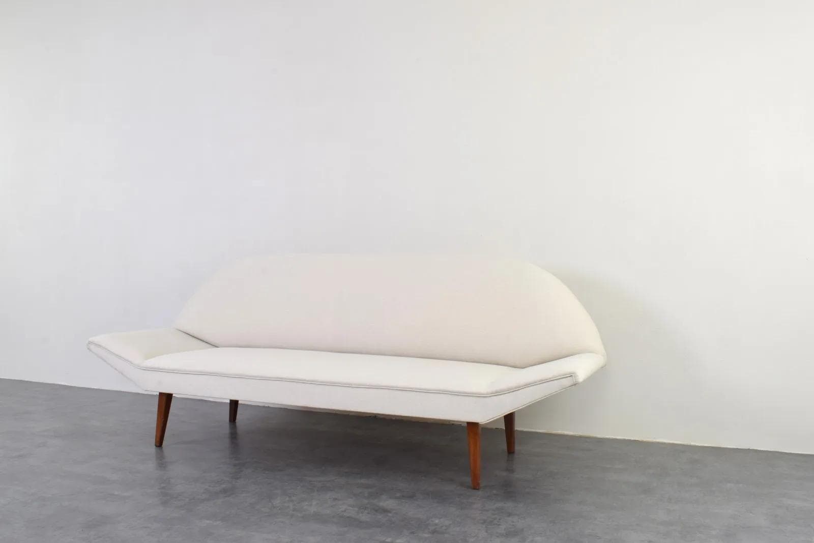 Sofa, beżowa tkanina, teak brązowy, Dania, lata 60. - 316124