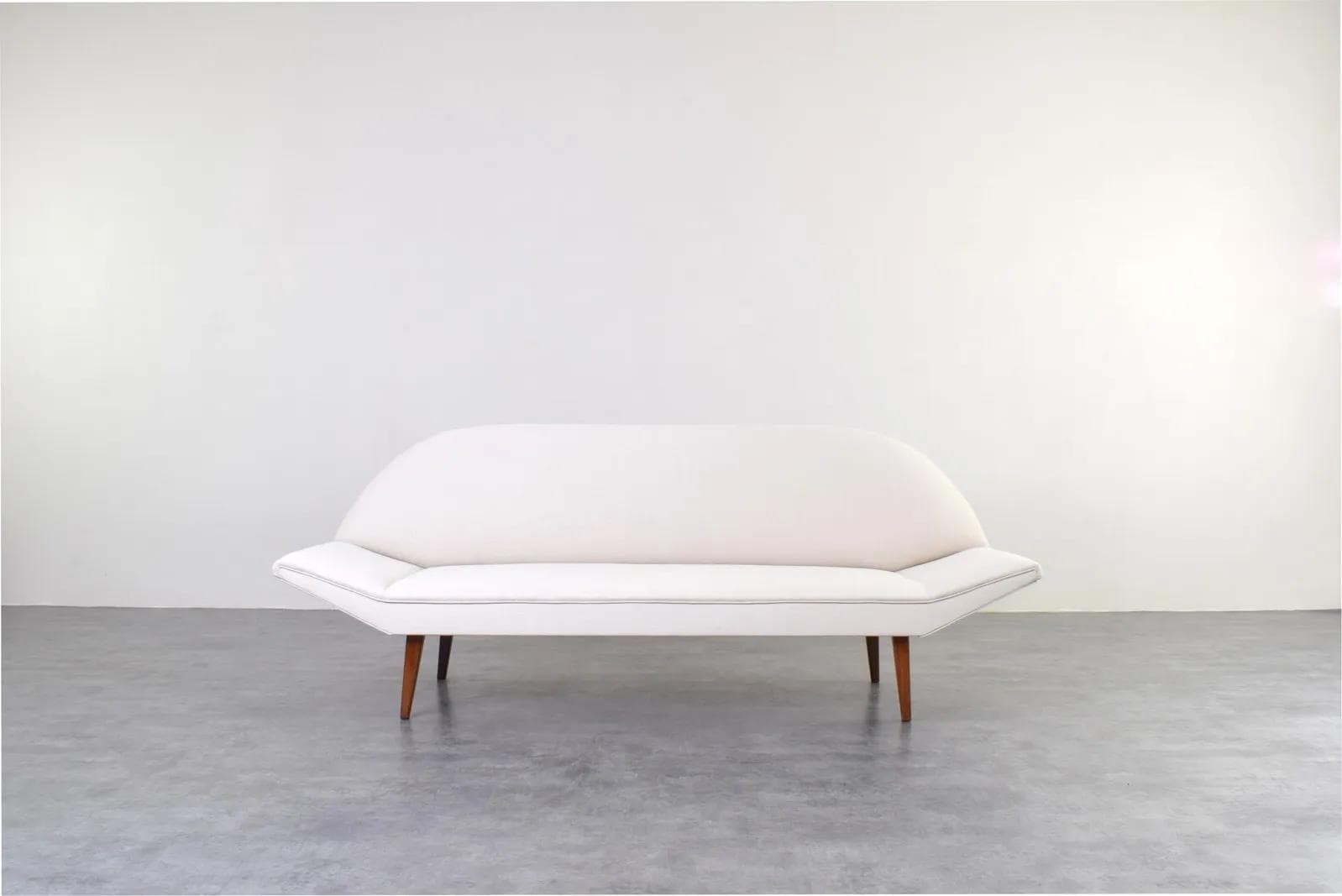 Sofa, beżowa tkanina, teak brązowy, Dania, lata 60. - 316119