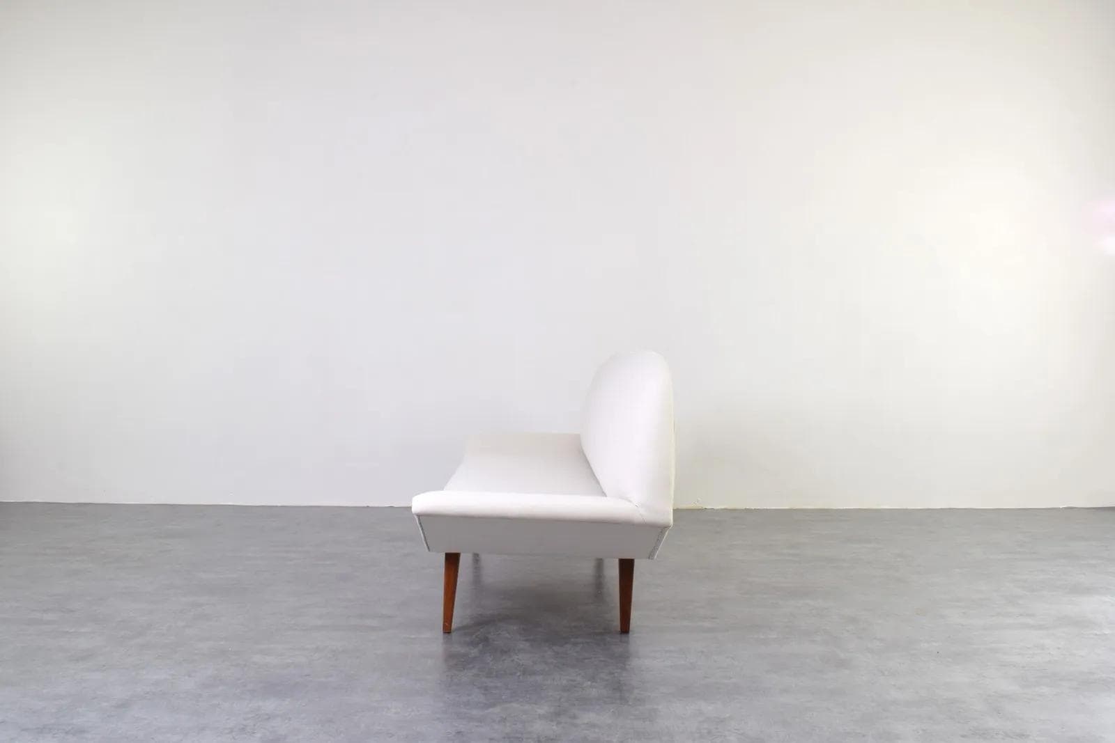 Sofa, beżowa tkanina, teak brązowy, Dania, lata 60. - 316125