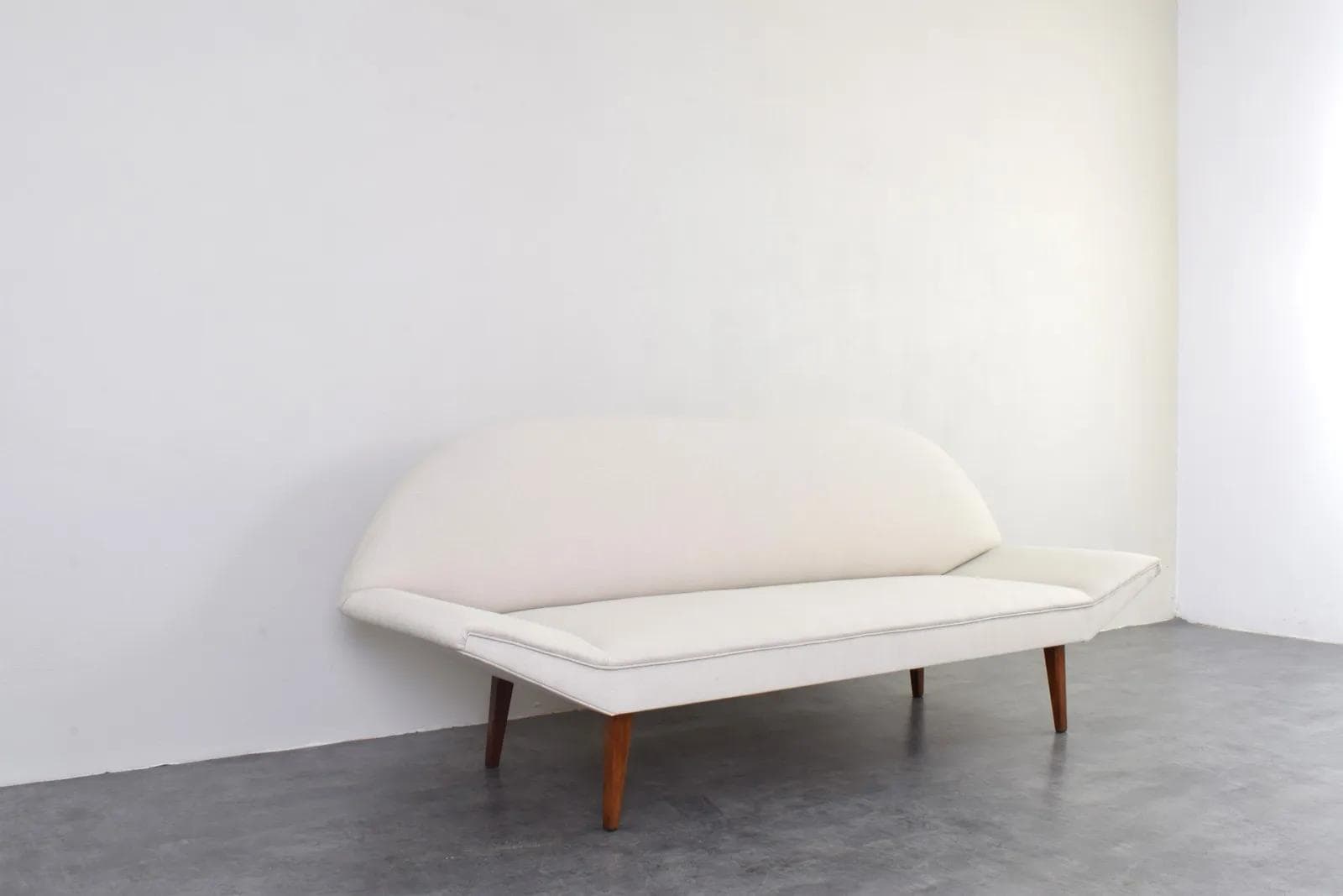 Sofa, beżowa tkanina, teak brązowy, Dania, lata 60. - 316118