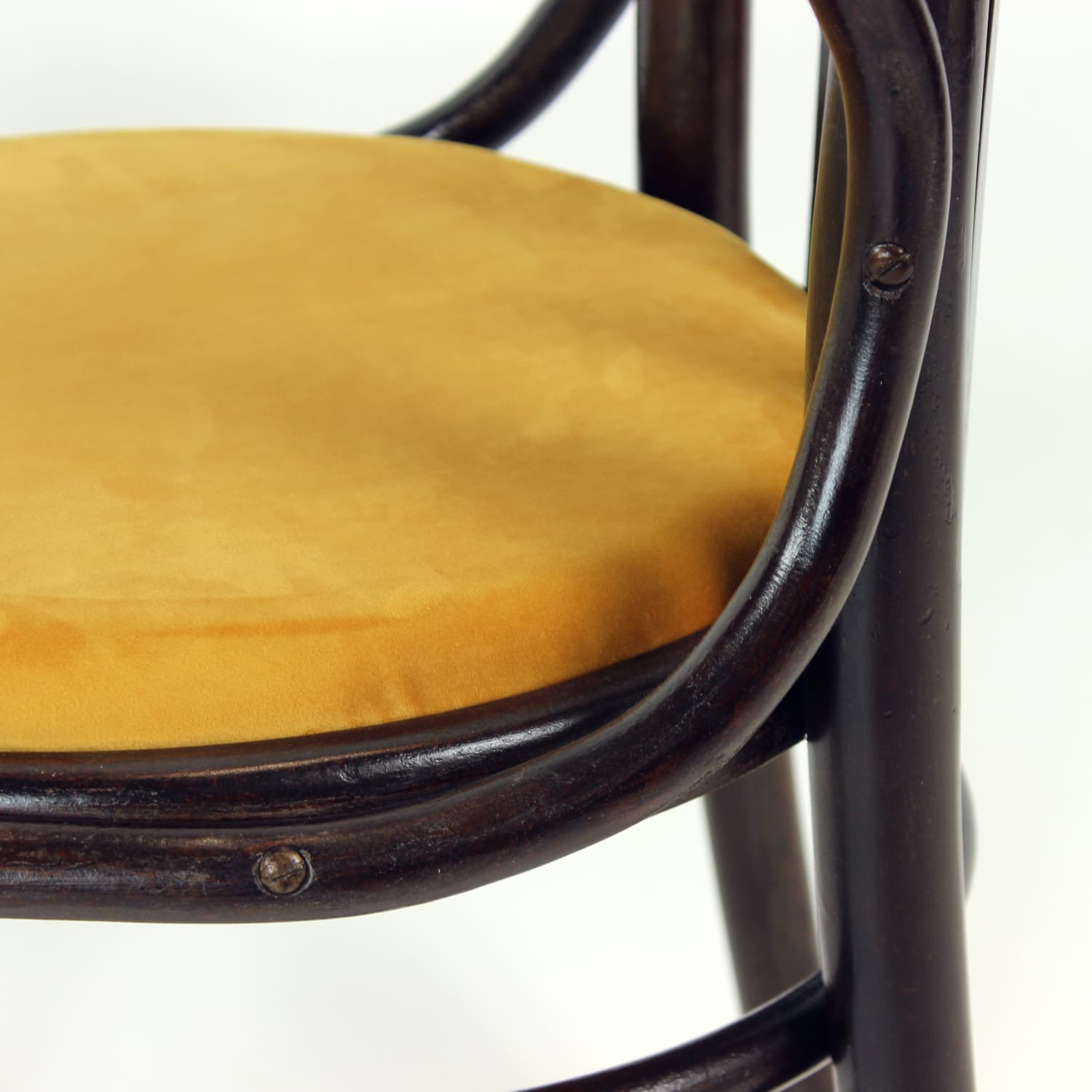Fotel No. 24, drewno brązowy, velvet złoty, proj. M. Thonet, TON, Czechosłowacja, lata 50. - 314710