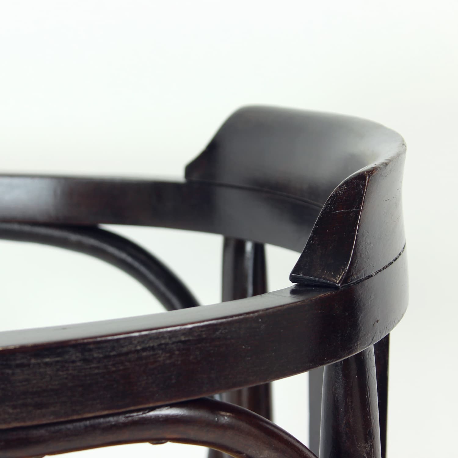 Fotel No. 24, drewno brązowy, velvet złoty, proj. M. Thonet, TON, Czechosłowacja, lata 50. - 314712