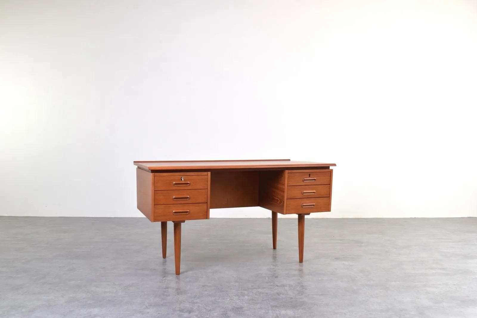 Desk, brown, teak, Denmark, 1960s - 316016