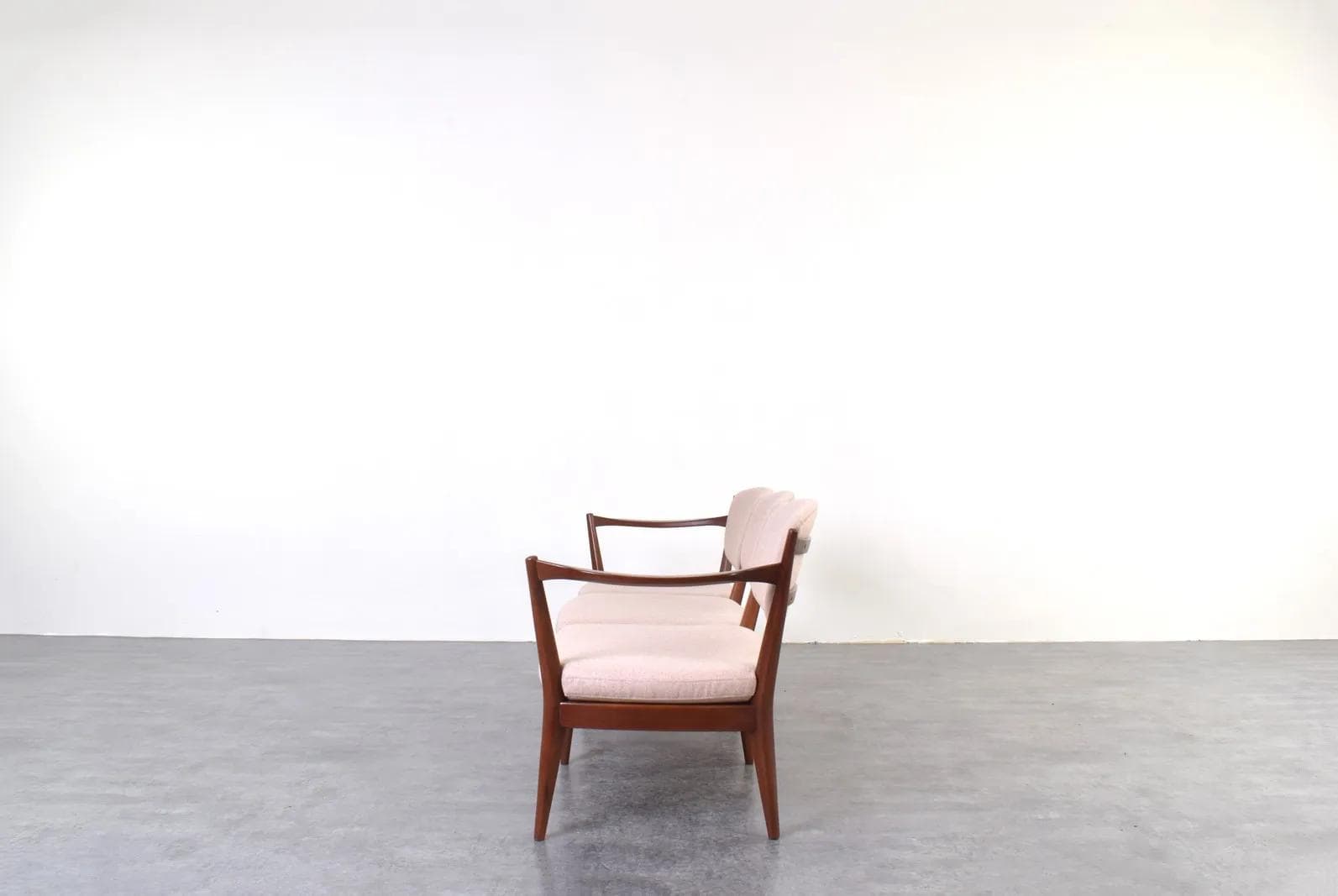 Sofa Kaminstolen, beżowo-różowa wełna, teak brązowy, proj. F. Kayser, A. Relling, Arnestad Bruk, Norwegia, lata 50. - 316009
