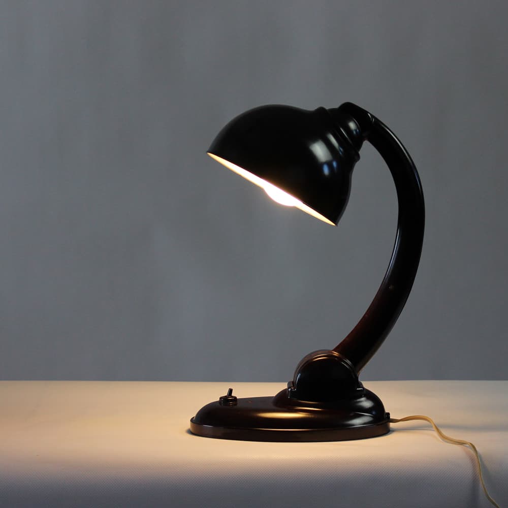 Lampa stołowa 11126, bakelit ciemnobrązowy, proj. E. K. Cole, Czechosłowacja, lata 50. - 314718