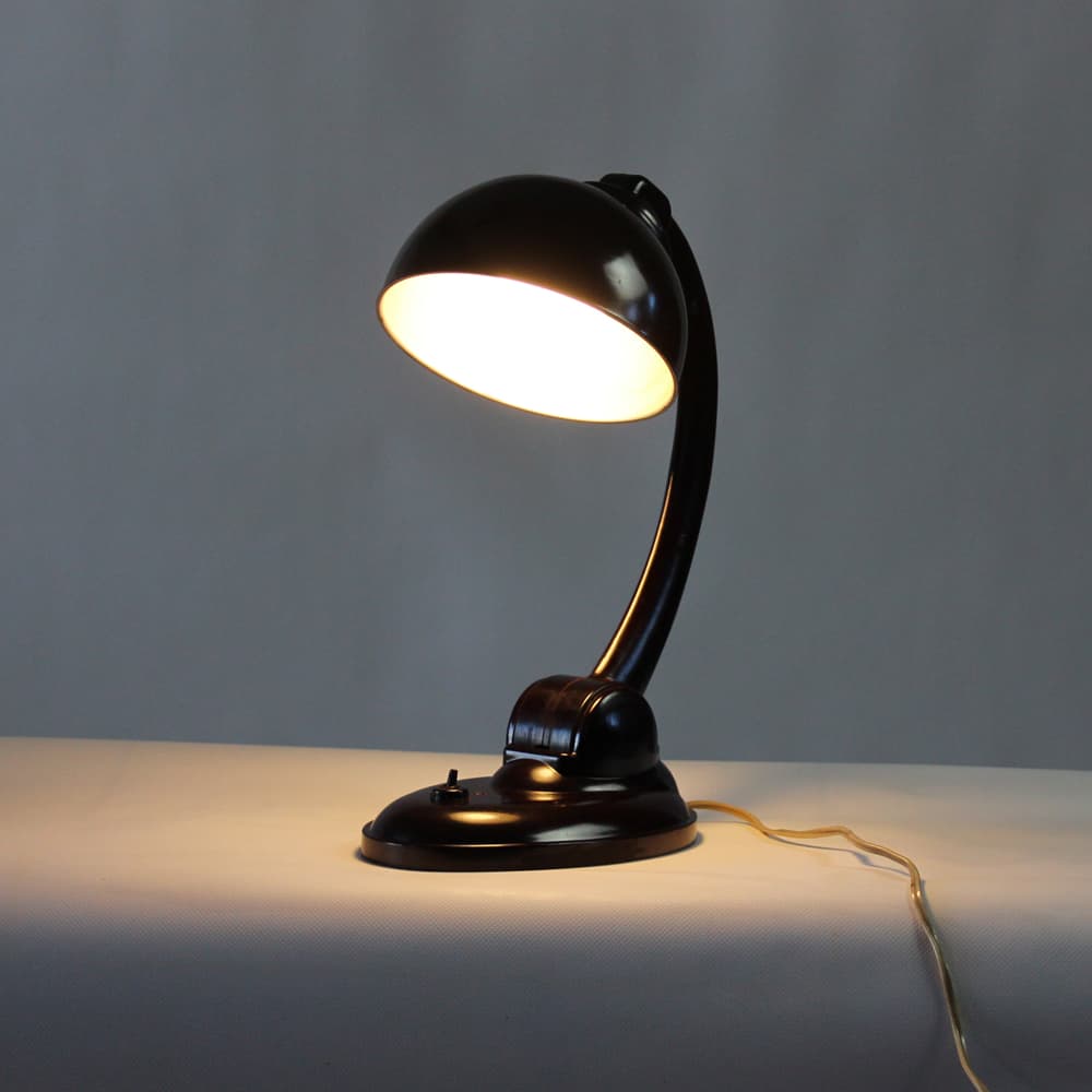 Lampa stołowa 11126, bakelit ciemnobrązowy, proj. E. K. Cole, Czechosłowacja, lata 50. - 314720