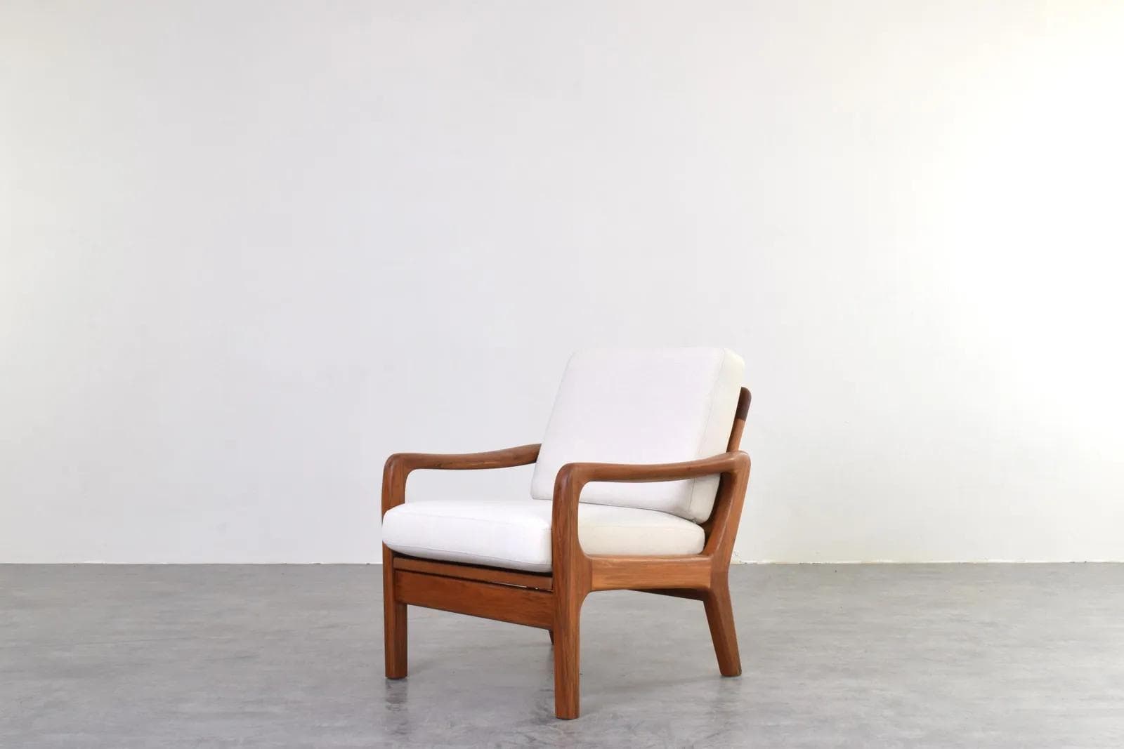 Fotel, brązowy teak, tkanina beżowa, proj. J. Kristensen, Glostrup Møbelfabrik, Dania, lata 60. - 315774