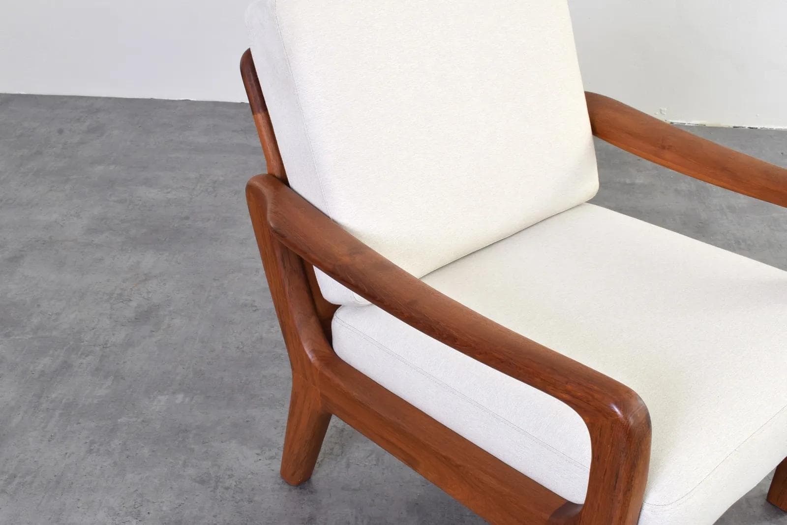 Fotel, brązowy teak, tkanina beżowa, proj. J. Kristensen, Glostrup Møbelfabrik, Dania, lata 60. - 315778