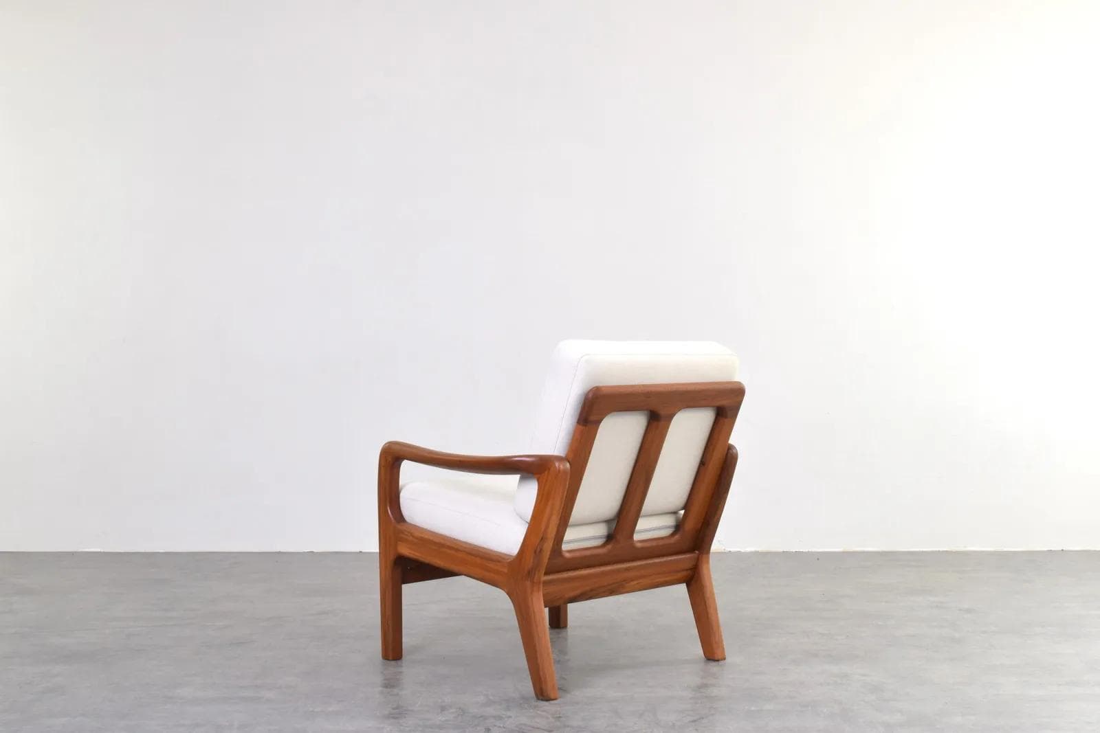 Fotel, brązowy teak, tkanina beżowa, proj. J. Kristensen, Glostrup Møbelfabrik, Dania, lata 60. - 315773