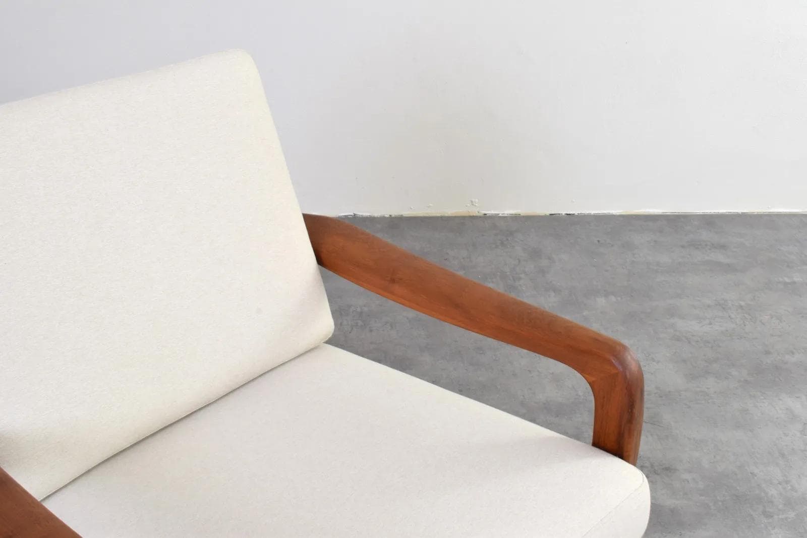Fotel, brązowy teak, tkanina beżowa, proj. J. Kristensen, Glostrup Møbelfabrik, Dania, lata 60. - 315776