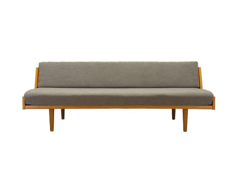 Sofa, buk jasnoszary boucle, proj. H. J. Wegner, Getama, Dania, lata 60.