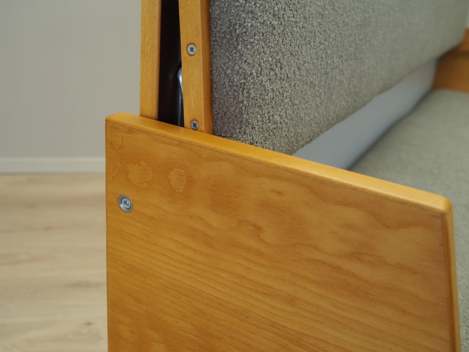 Sofa, buk jasnoszary boucle, proj. H. J. Wegner, Getama, Dania, lata 60. - 23381