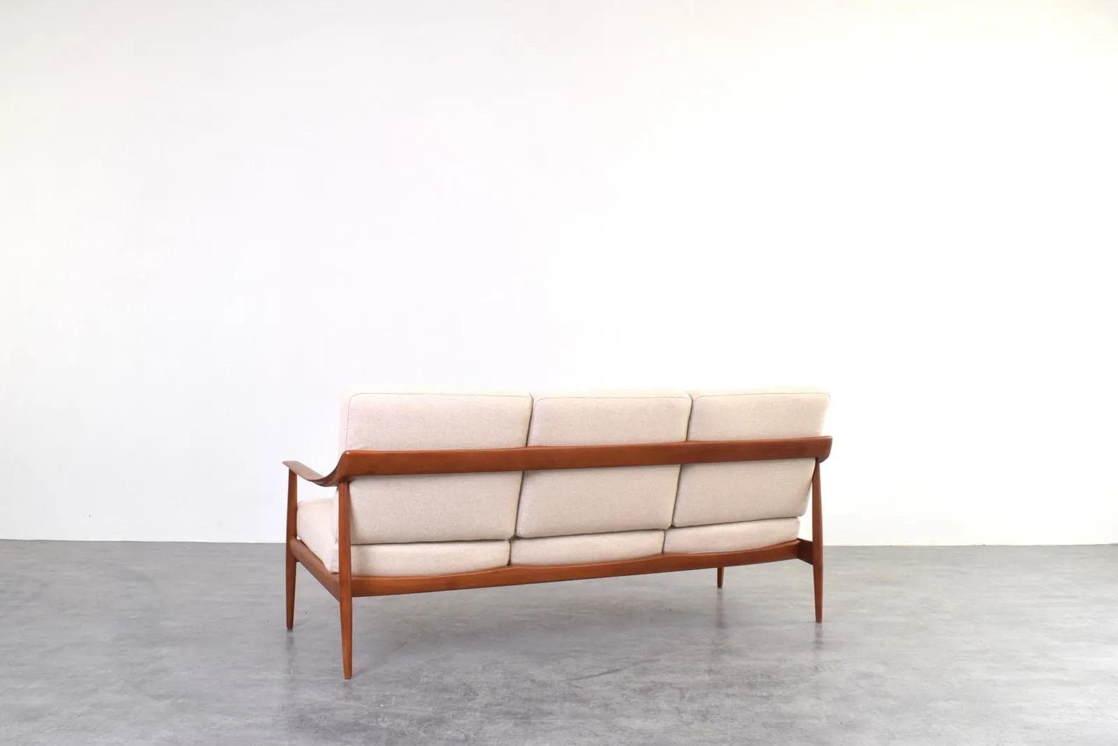 Sofa Knoll Antimott, teak brązowy, wełna beżowa, Walter Knoll / Wilhelm Knoll, Niemcy, lata 60. - 315522