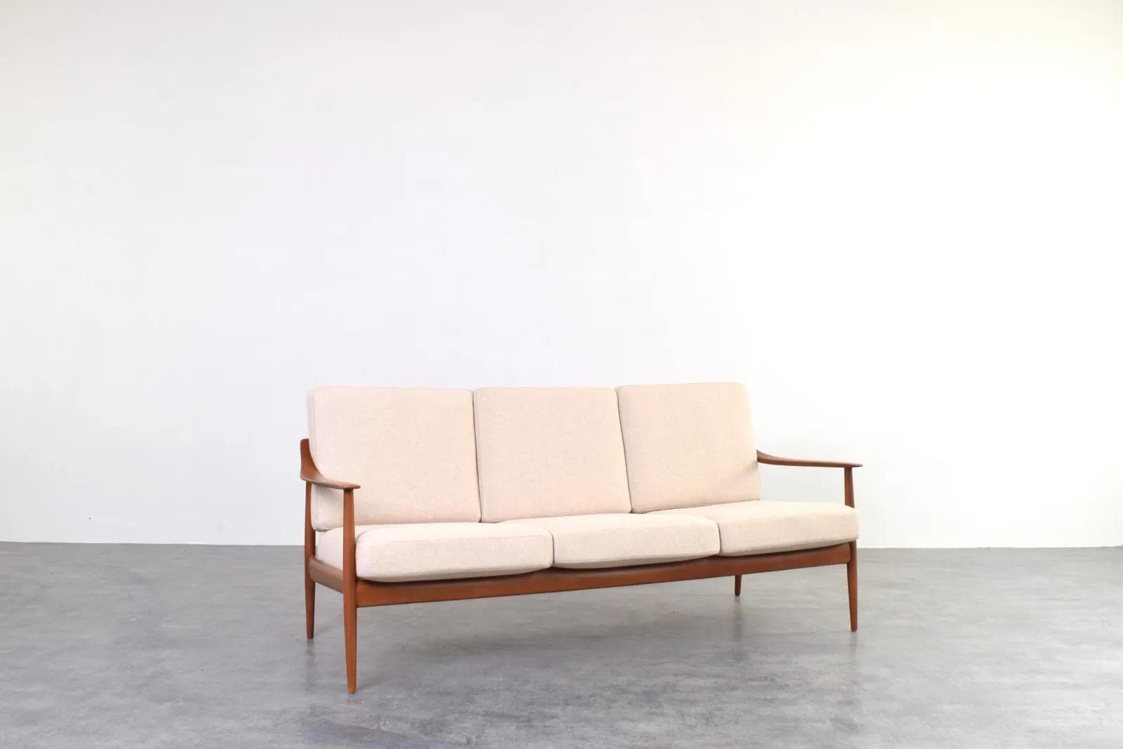 Sofa Knoll Antimott, teak brązowy, wełna beżowa, Walter Knoll / Wilhelm Knoll, Niemcy, lata 60. - 315526