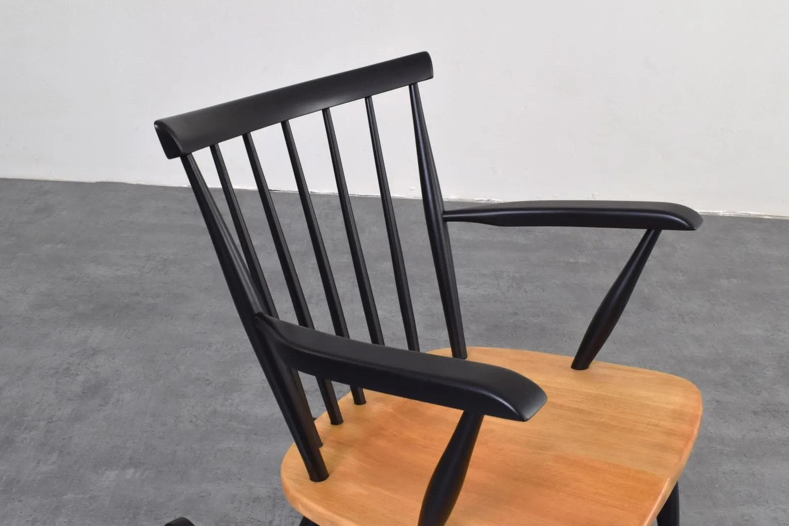 Fotel bujany, drewno czarny, drewno brązowy, Szwecja, lata 60. - 315396