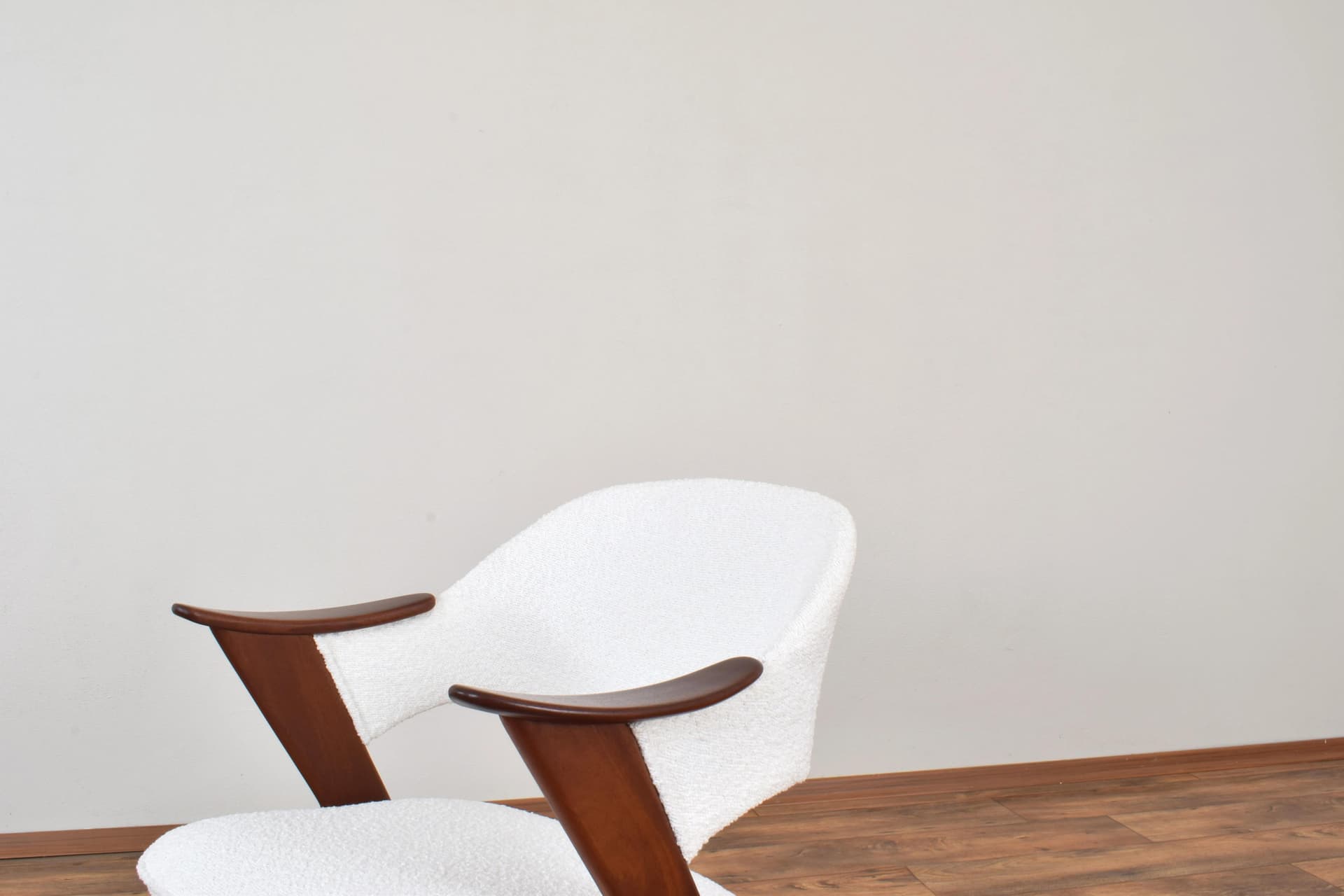 Fotel Blinken, bouclé biały, teak brązowy, proj. S. Resell, Norwegia, lata 50. - 315367