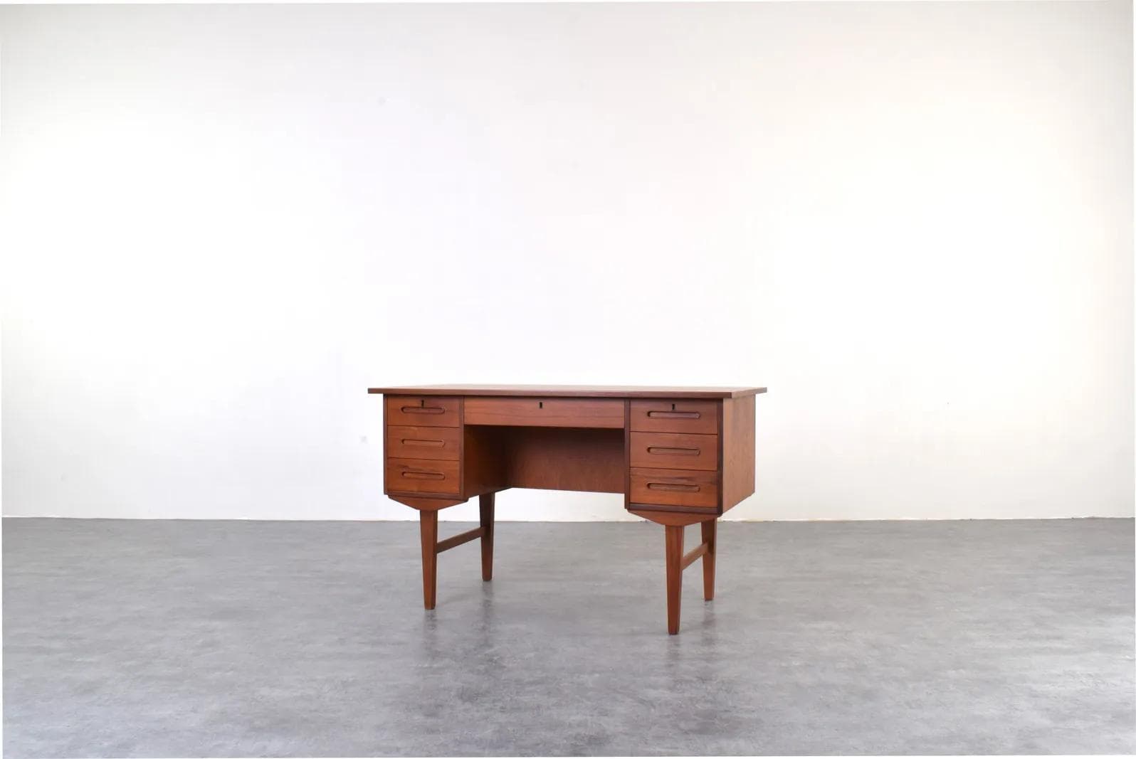 Biurko, teak brązowy, Dania, lata 60. - 315111