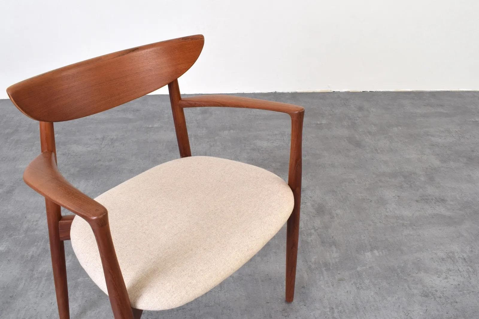 Fotel, teak brązowy, wełna beżowa, proj. H. Østergaard, Randers Møbelfabrik, Dania, lata 60. - 315039