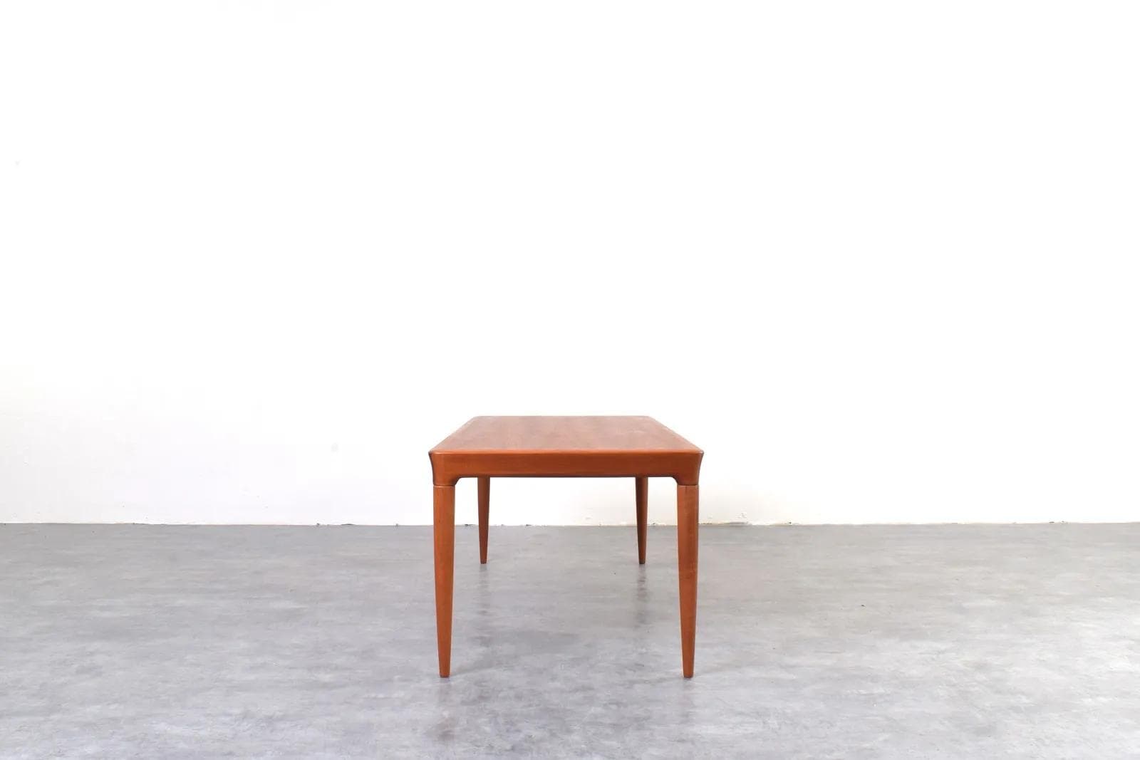 Stolik kawowy, teak brązowy, proj. J. Andersen, Dania, lata 70. - 314991