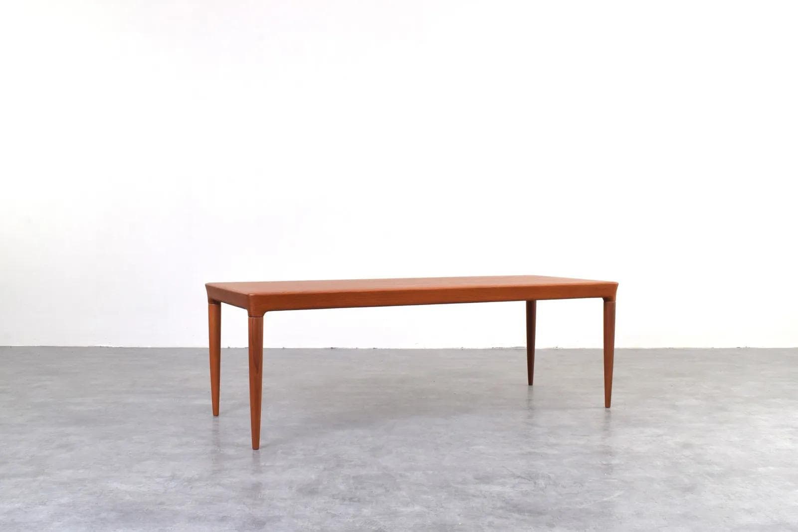 Stolik kawowy, teak brązowy, proj. J. Andersen, Dania, lata 70. - 314997