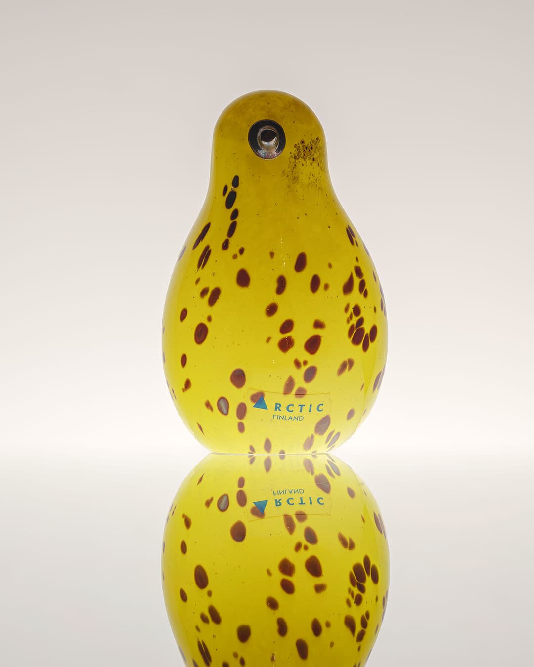 Pair of figurines bird and penguin, yellow, brown, black, white glass, Finland, 1990s. - 314850